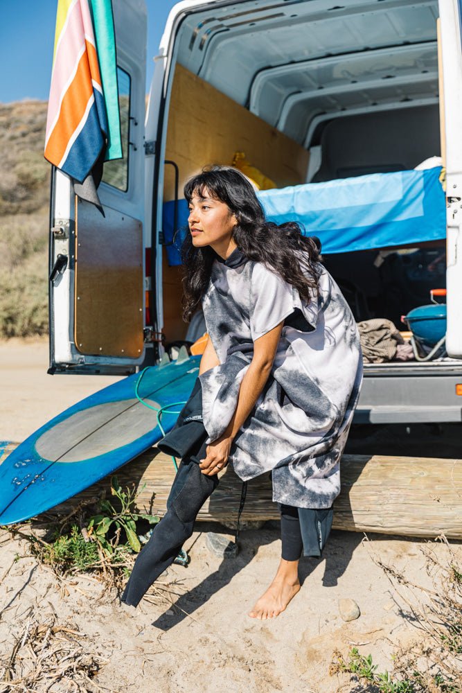 How to Choose the Best Surf Changing Poncho - Nomadix