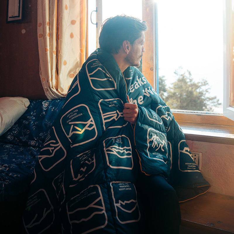 Graphene Puffer Blanket: Peaks of the World Teal Ocean