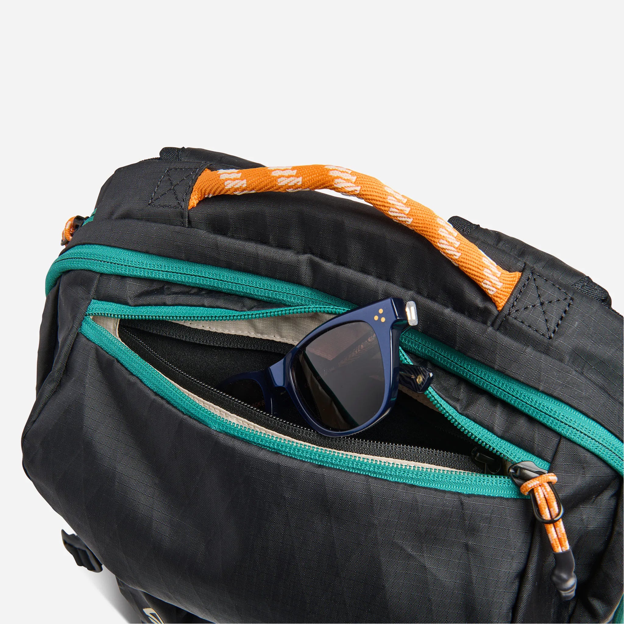 DayTripper Backpack: Raven Black