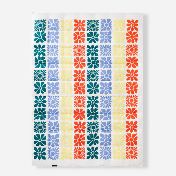 Graphene Puffer Blanket: Flowerbed Multi – Nomadix