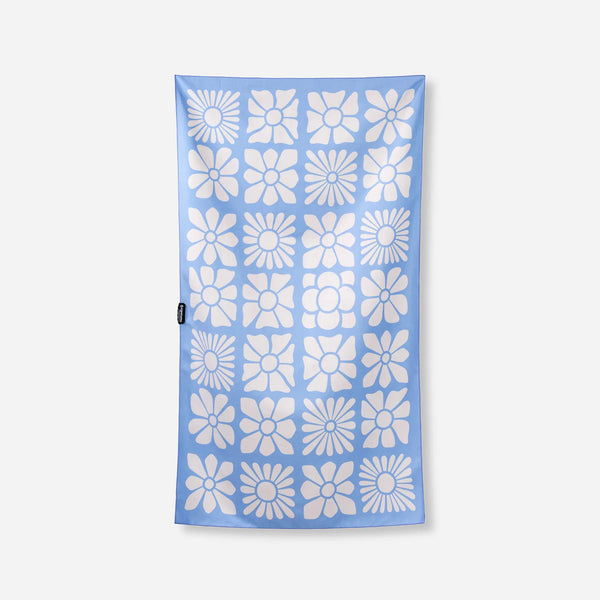 [新品・未使用]村上隆xCOMPLEXCON Blue Flower Towel 新品・未使用]村上隆xCOMPLEXCON Blue Flower Towel 【公式通販】