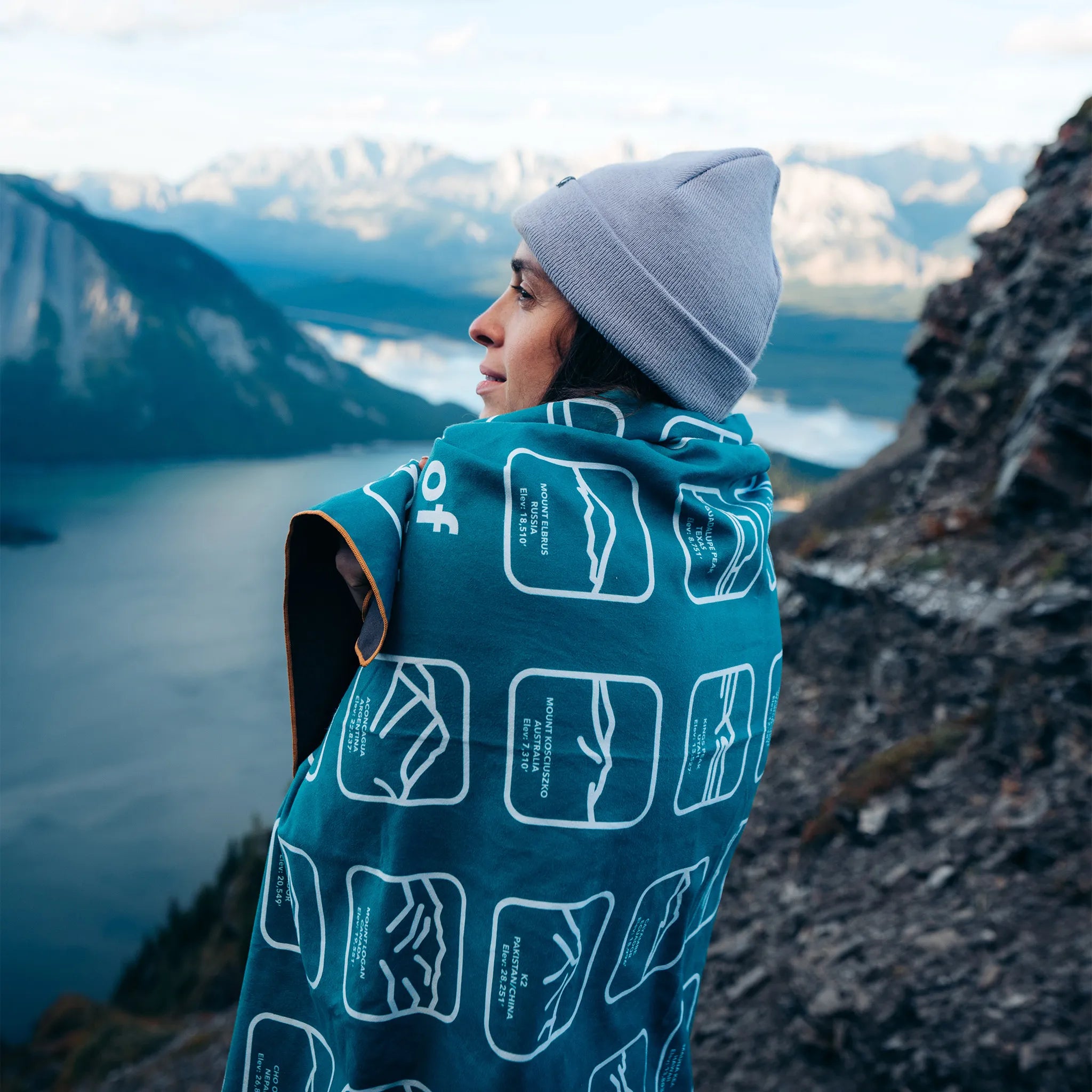 Ultralight Towel: Peaks of the World Teal Ocean – Nomadix