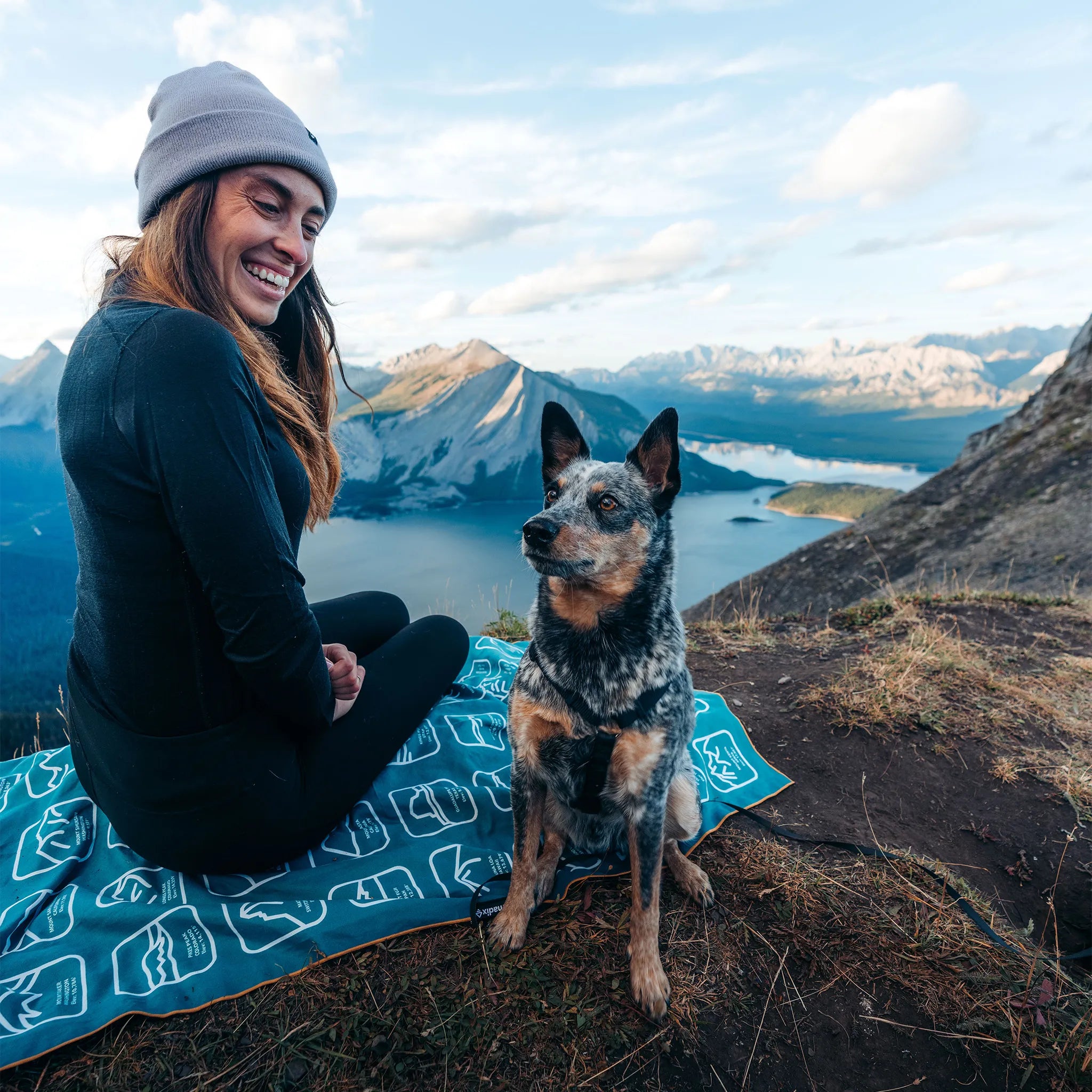 Ultralight Towel: Peaks of the World Teal Ocean – Nomadix