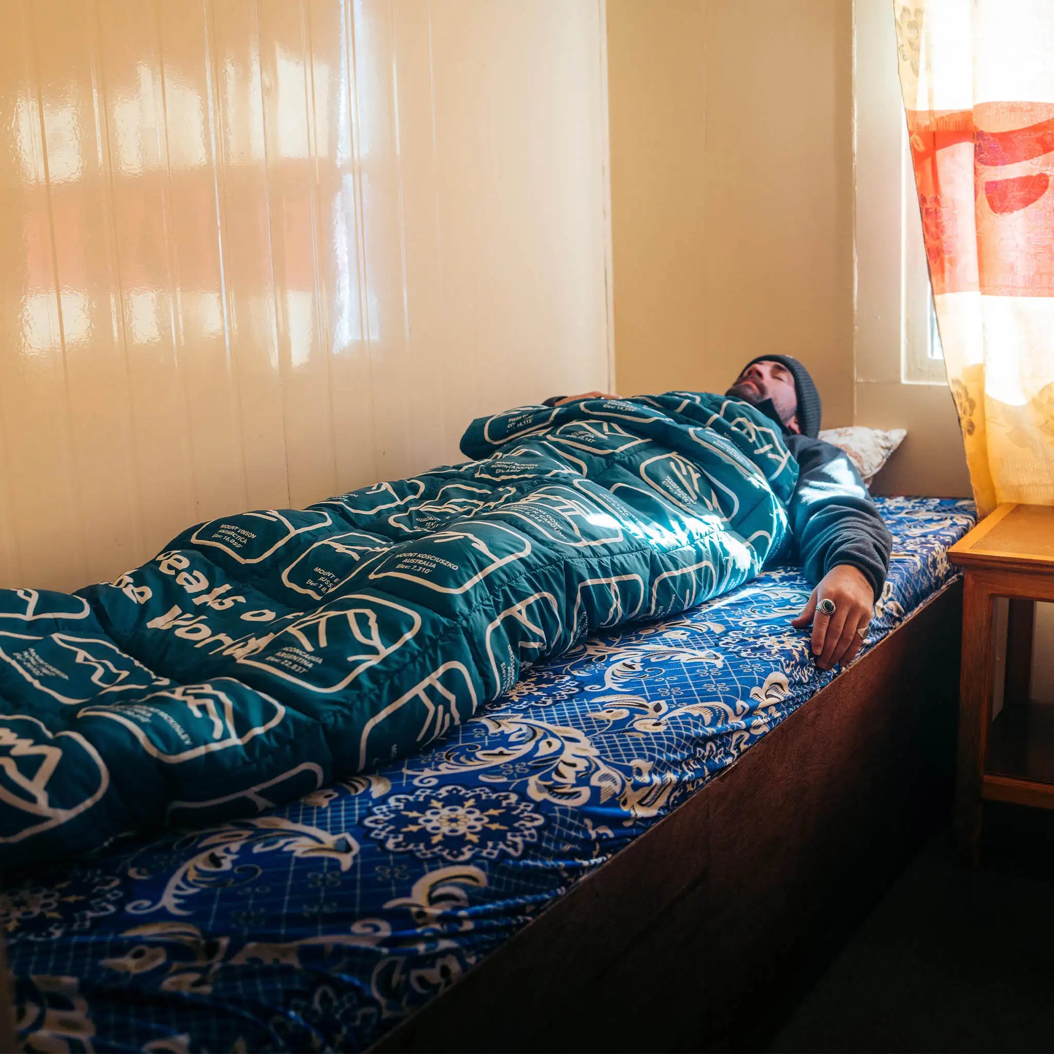 Graphene Puffer Blanket: Peaks of the World Teal Ocean