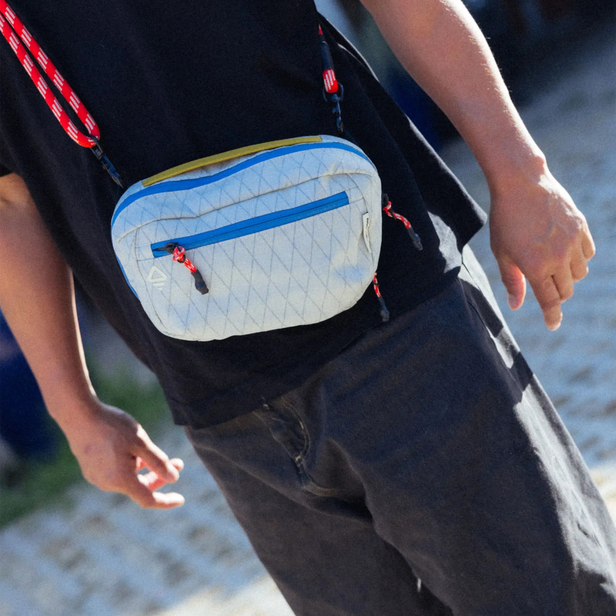 Traveler Tech Sling: Driftwood Off-White