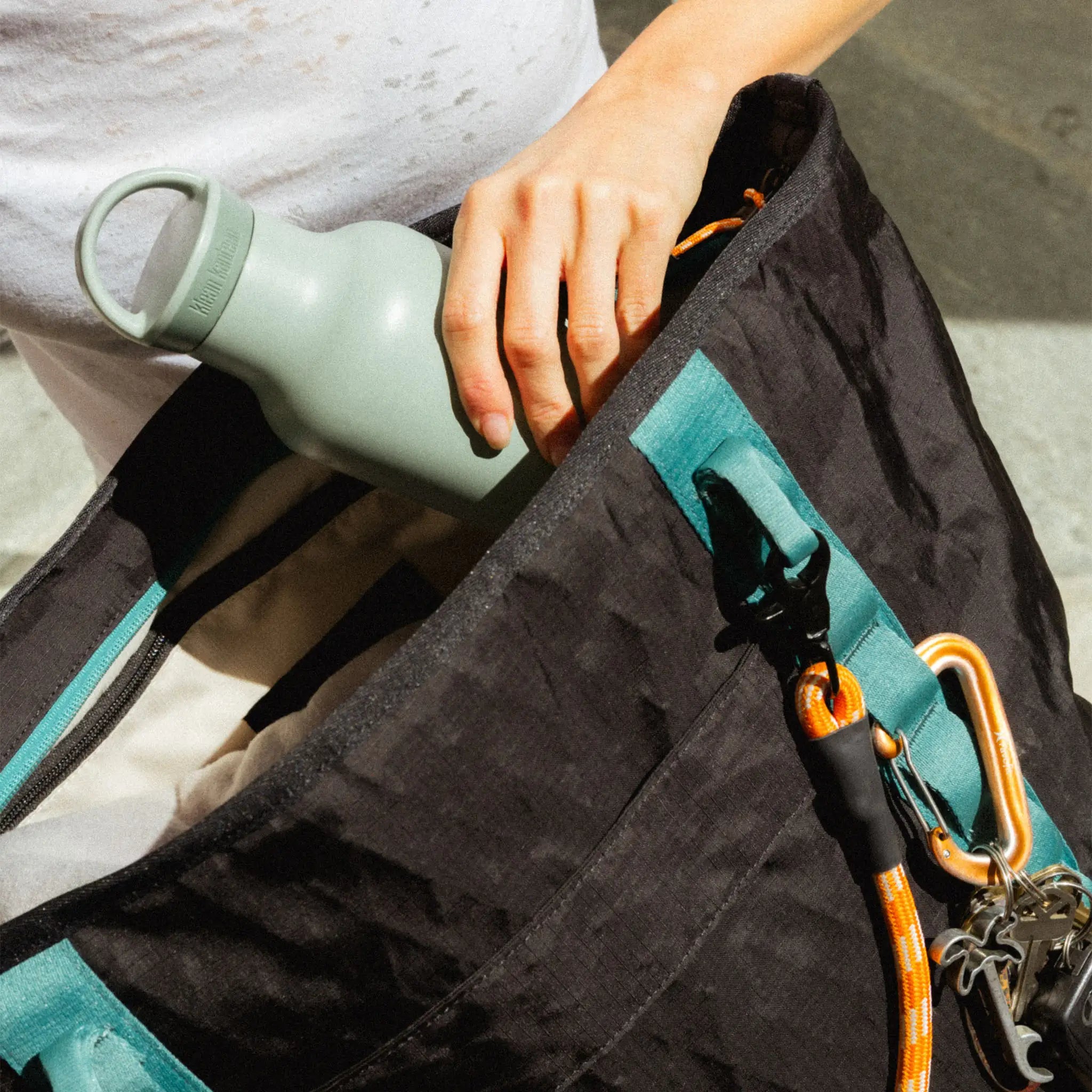 DayTripper Tote: Raven Black