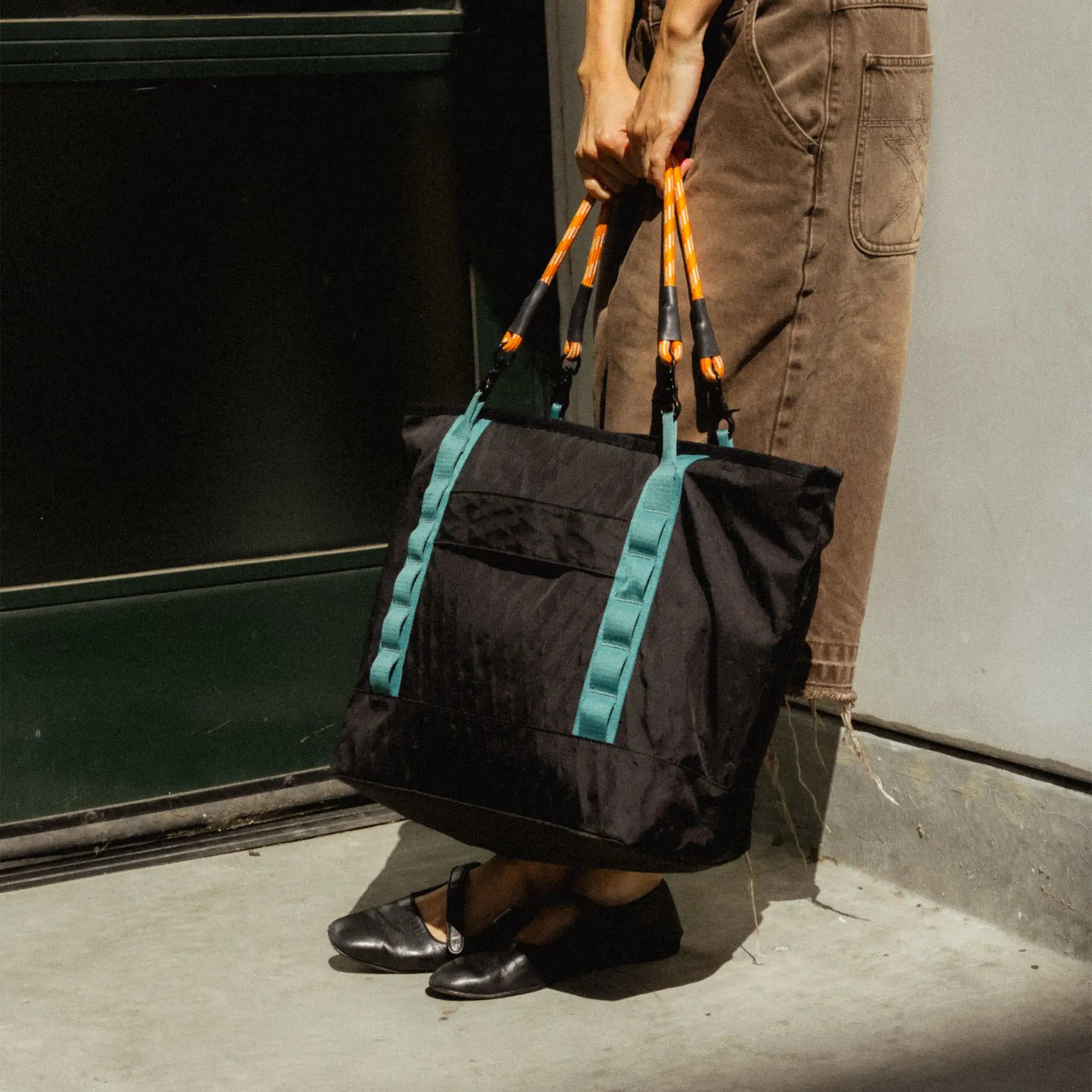 DayTripper Tote: Raven Black