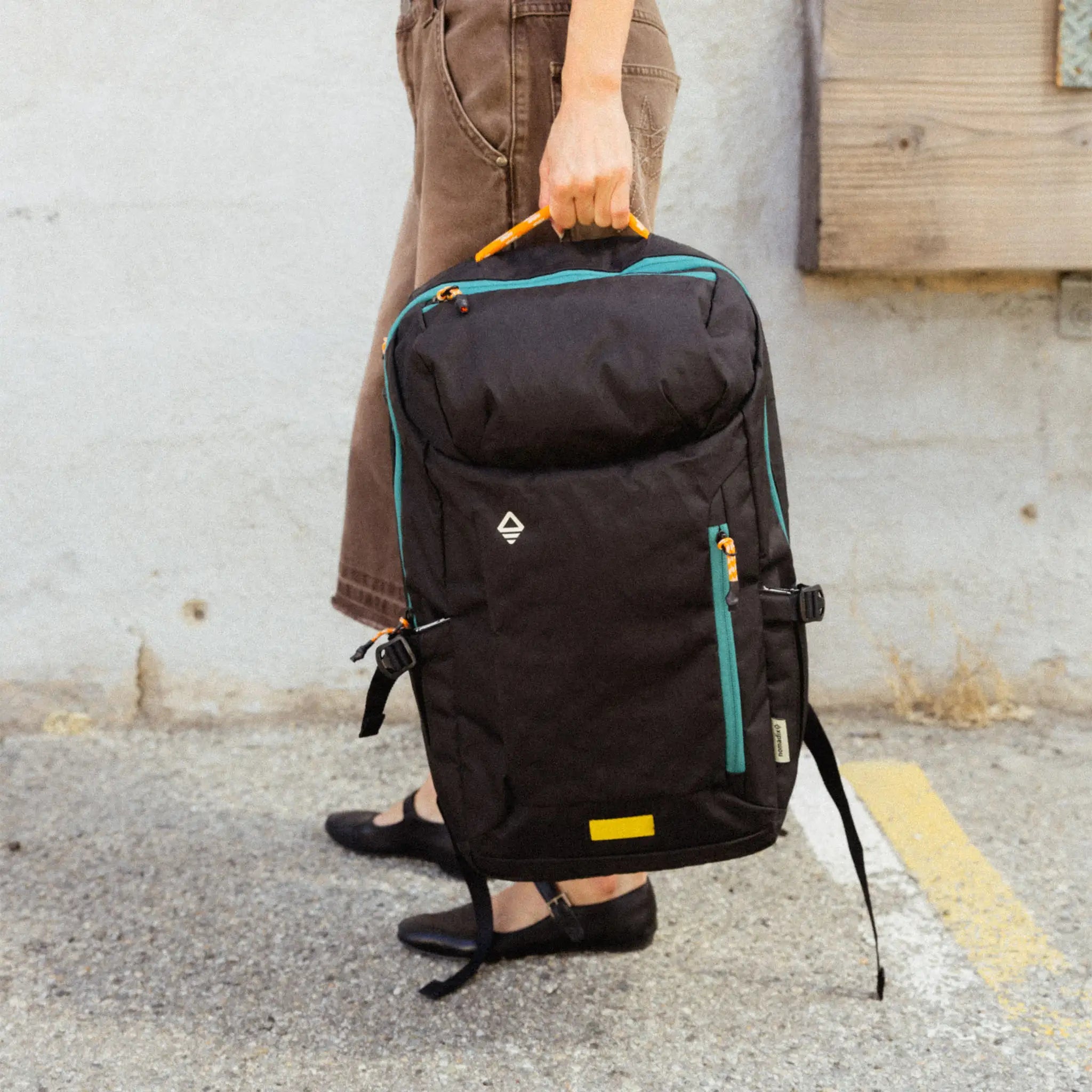 DayTripper Backpack: Raven Black
