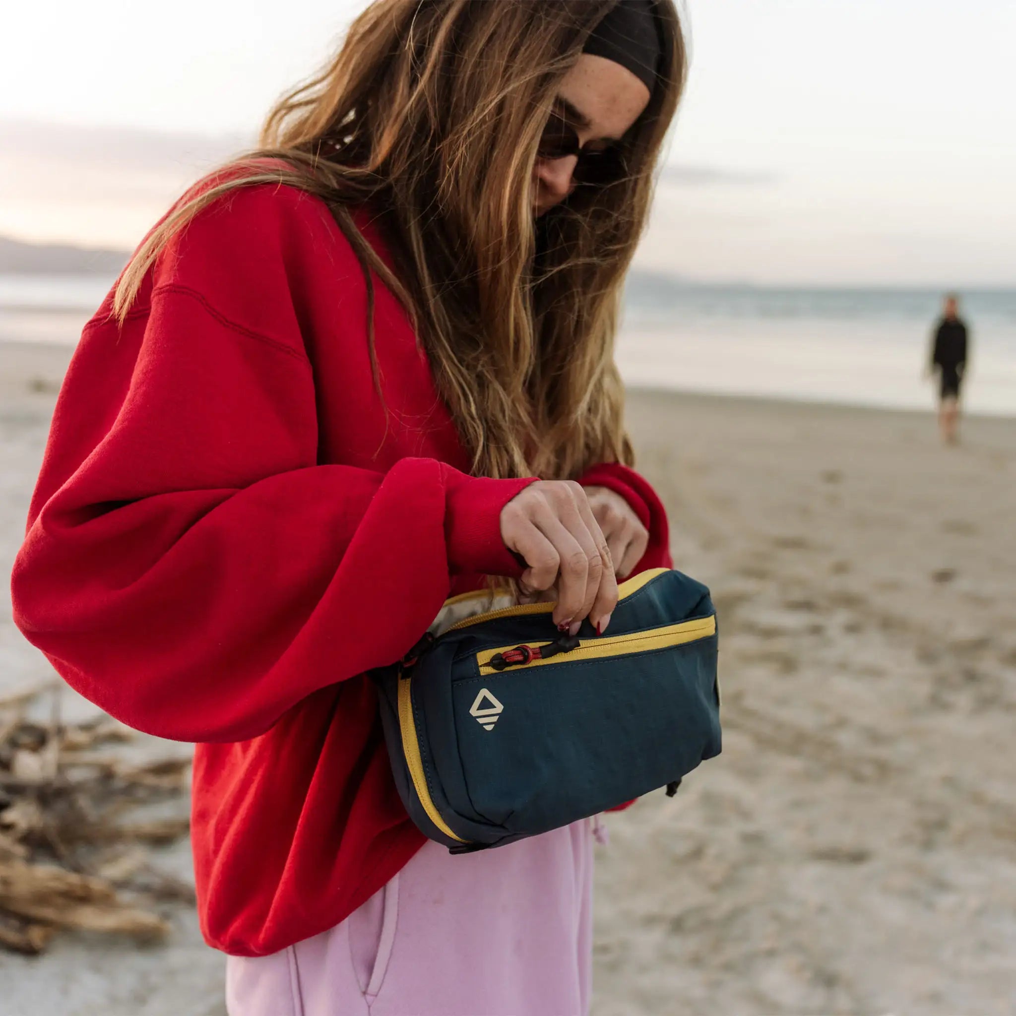 Traveler Tech Sling: Deep Seas Blue