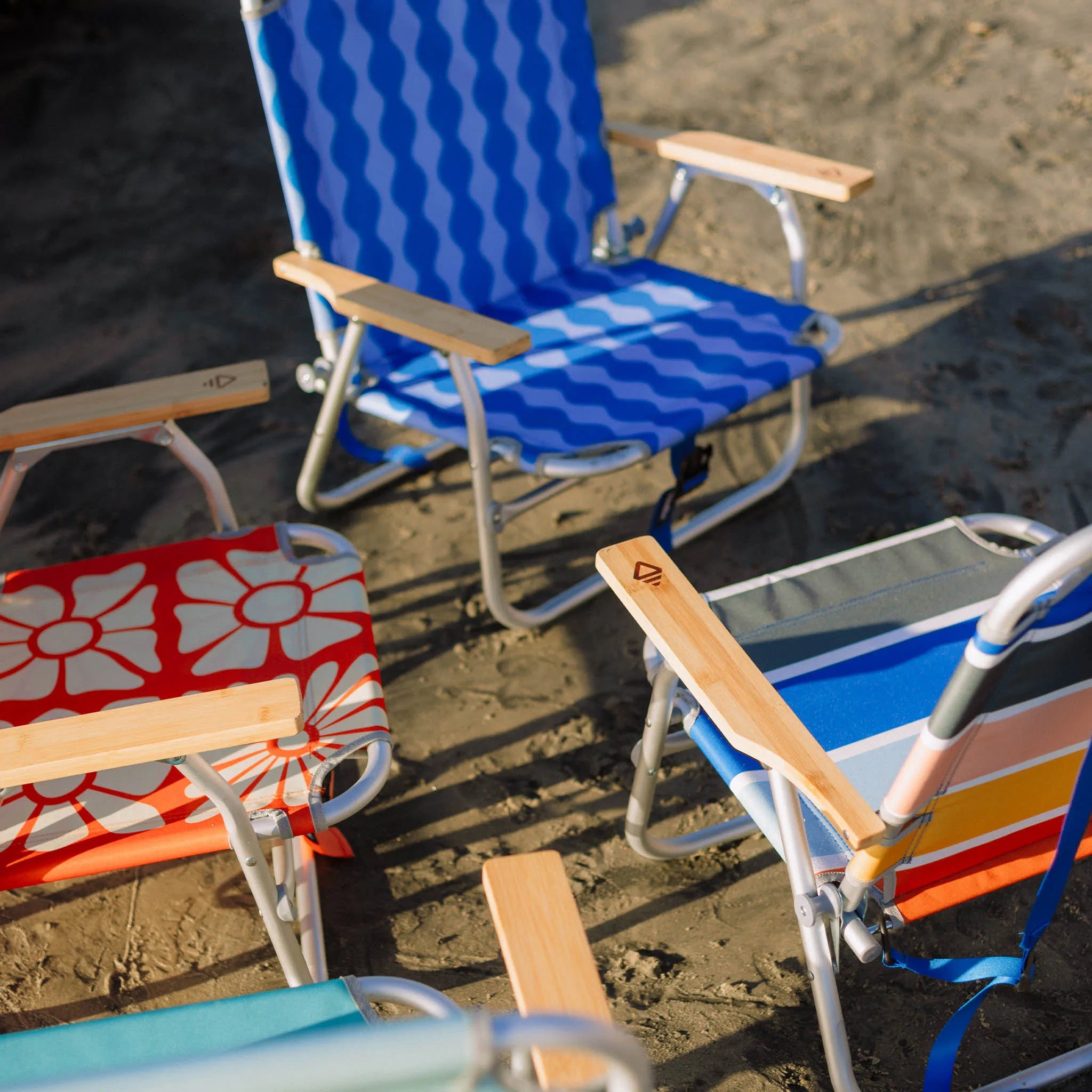 Easy Chair: Stripes Retro – Nomadix Easy Chair: Stripes Retro – Nomadix