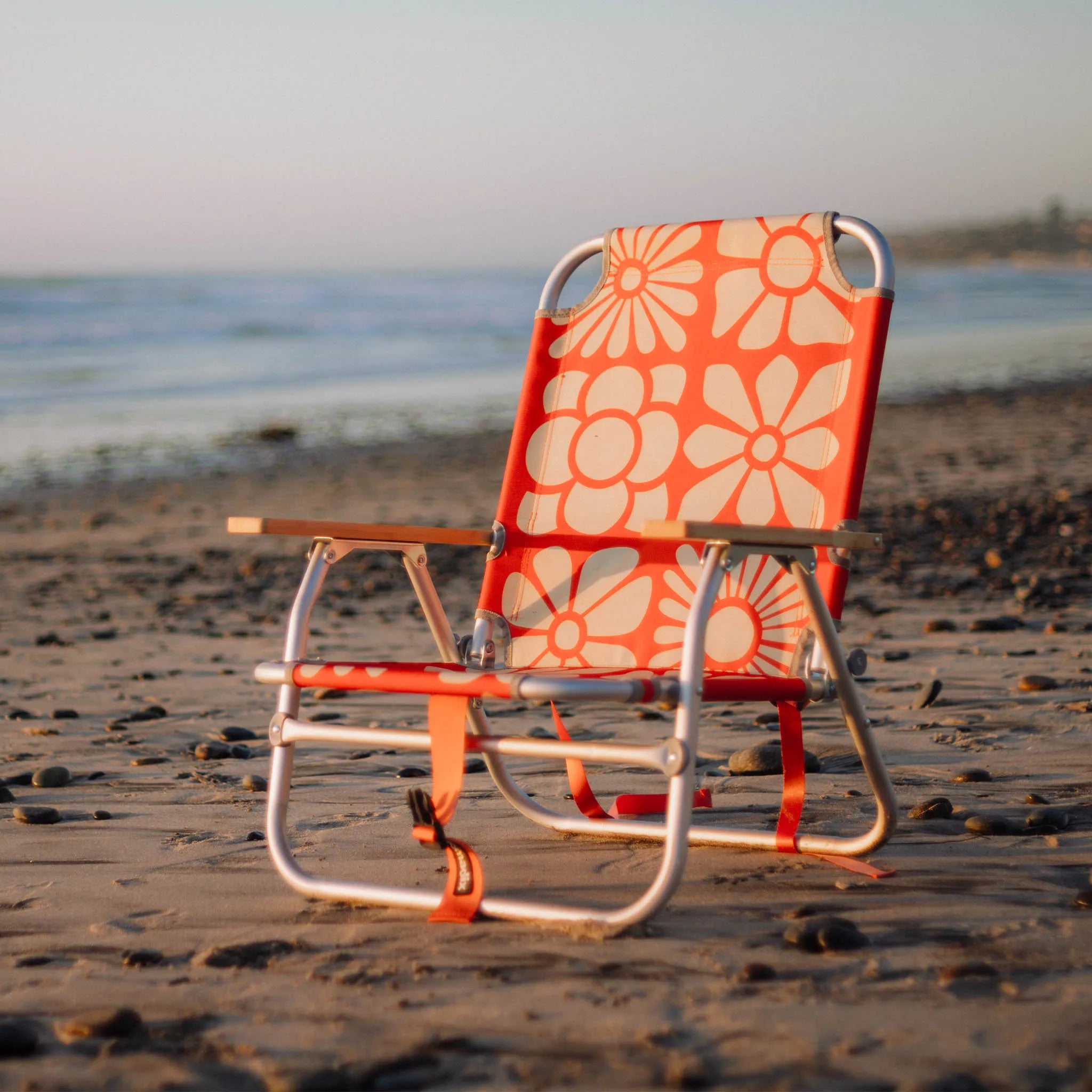 Easy Chair: Big Flowers Expedition Orange – Nomadix