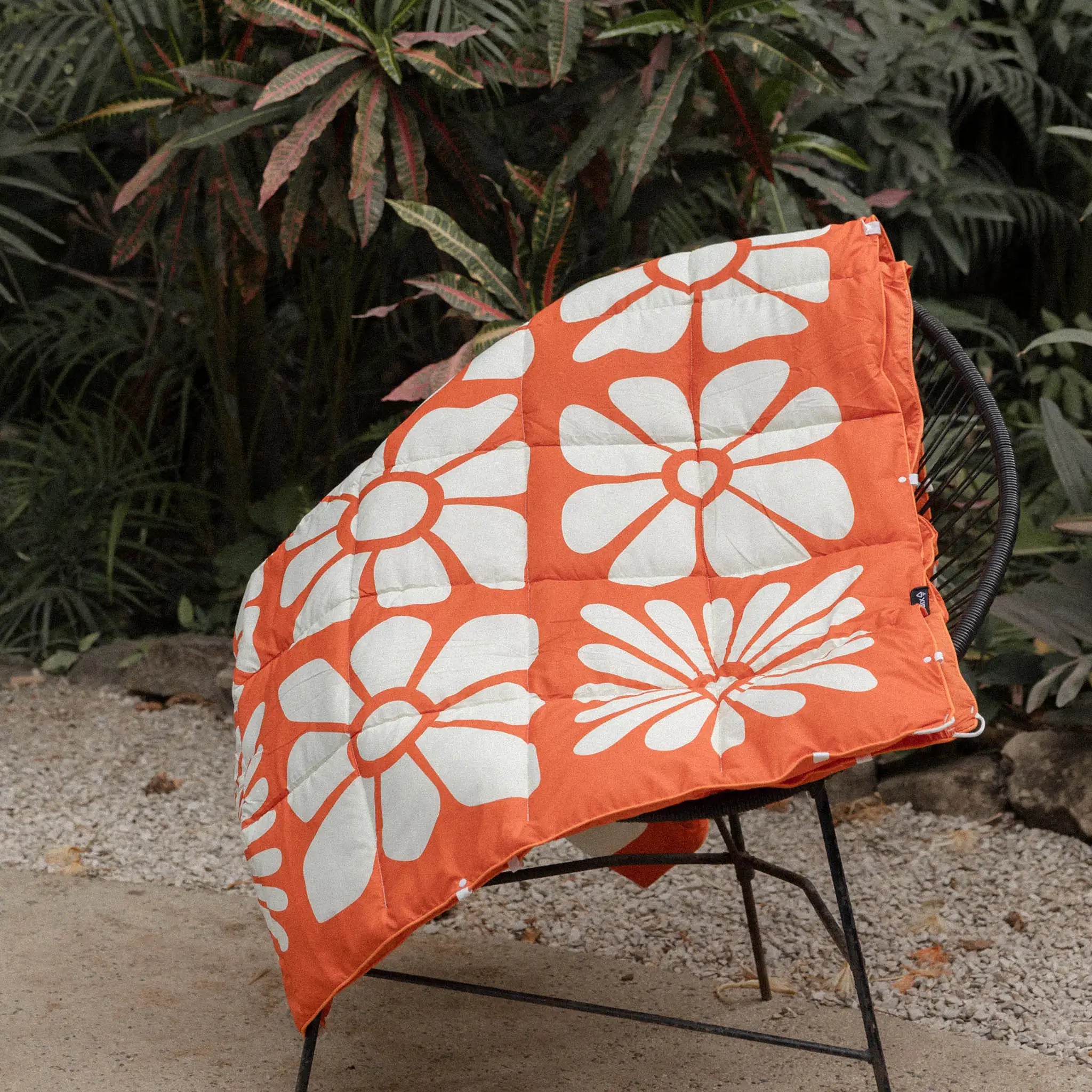 Graphene Puffer Blanket: Big Flowers Expedition Orange – Nomadix