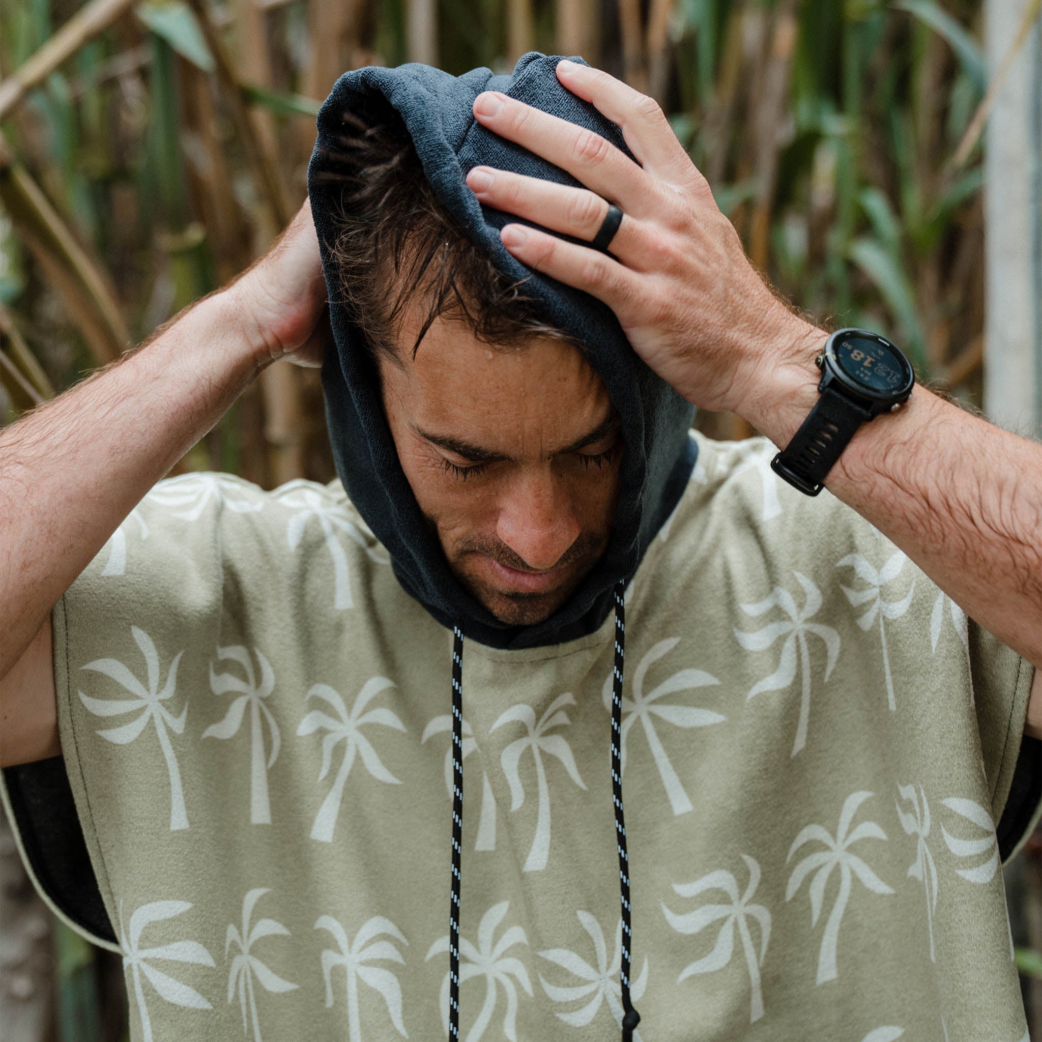 Changing Poncho: Breezy Palms Olive - Nomadix