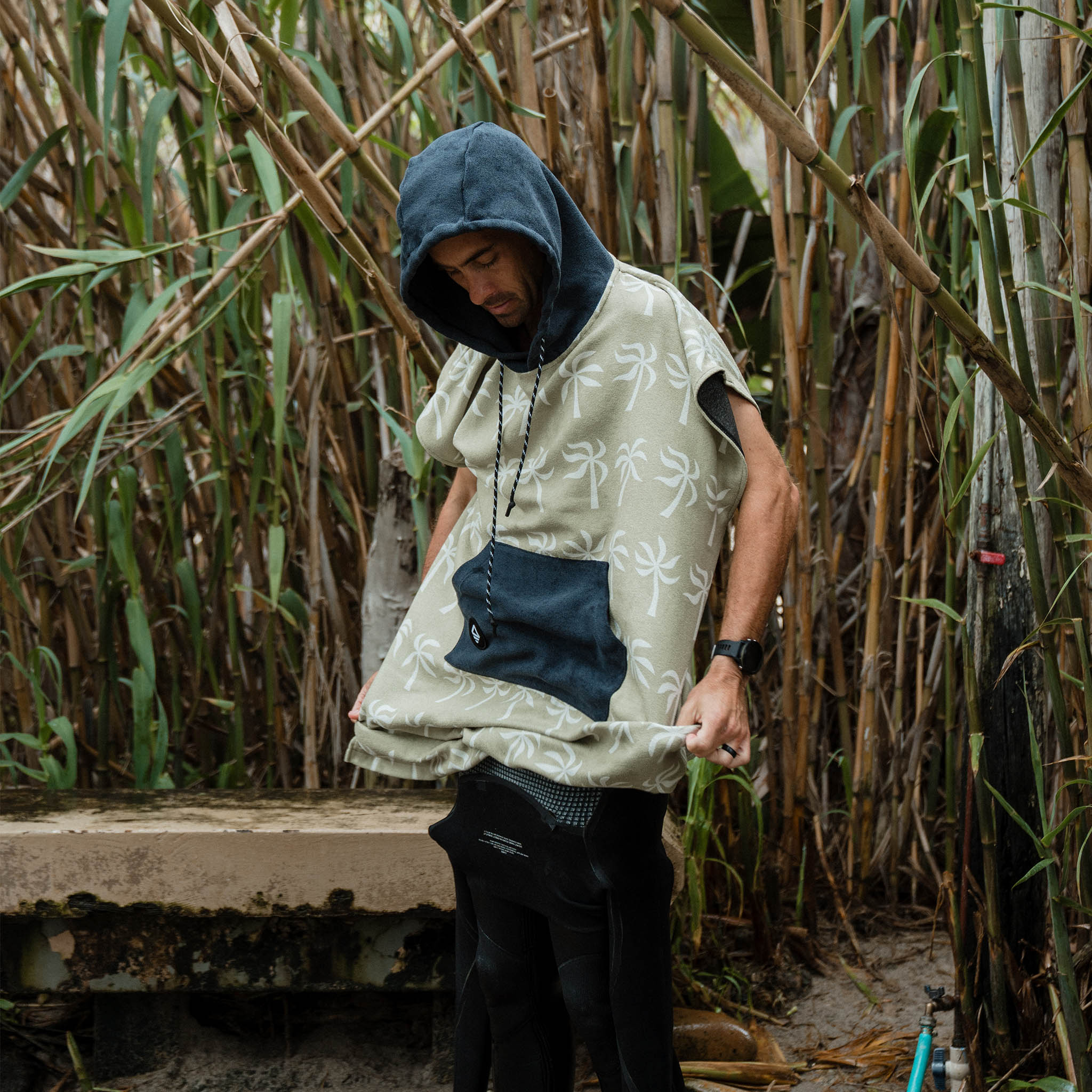 Changing Poncho: Breezy Palms Olive - Nomadix