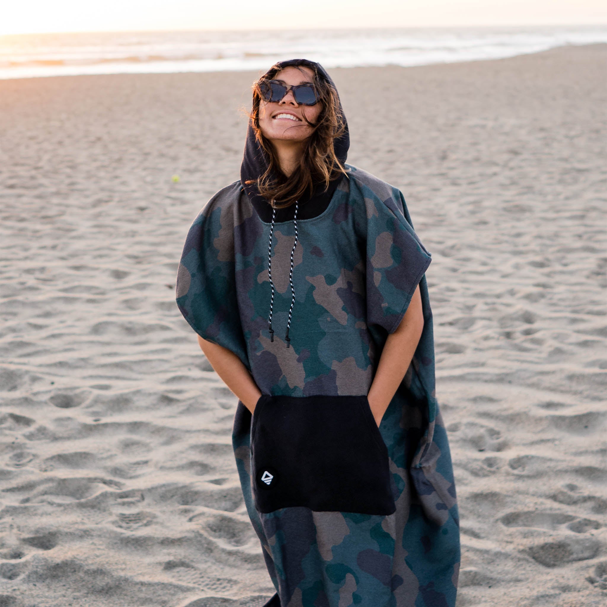 Changing Poncho: Camo Green - Nomadix