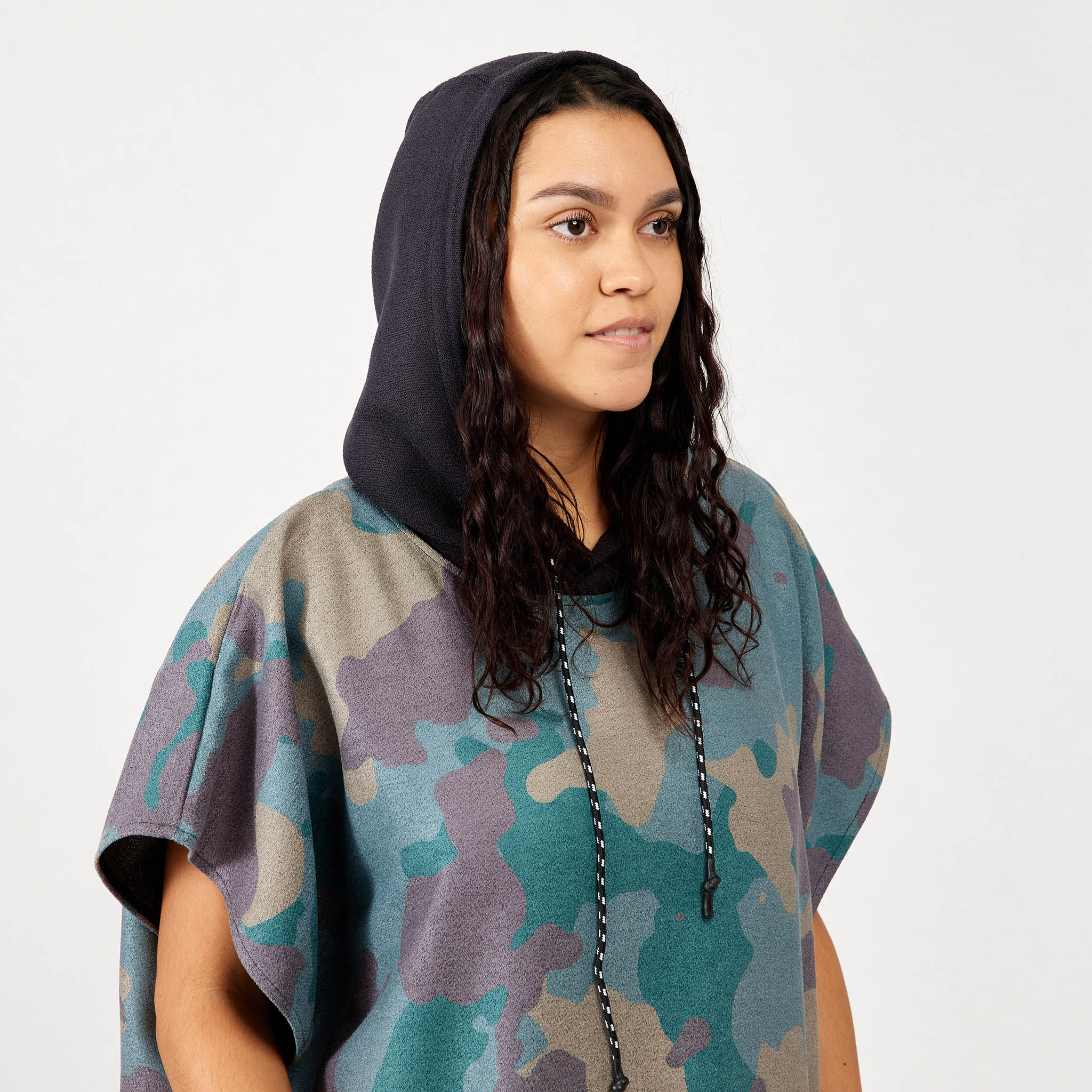 Changing Poncho: Camo Green - Nomadix