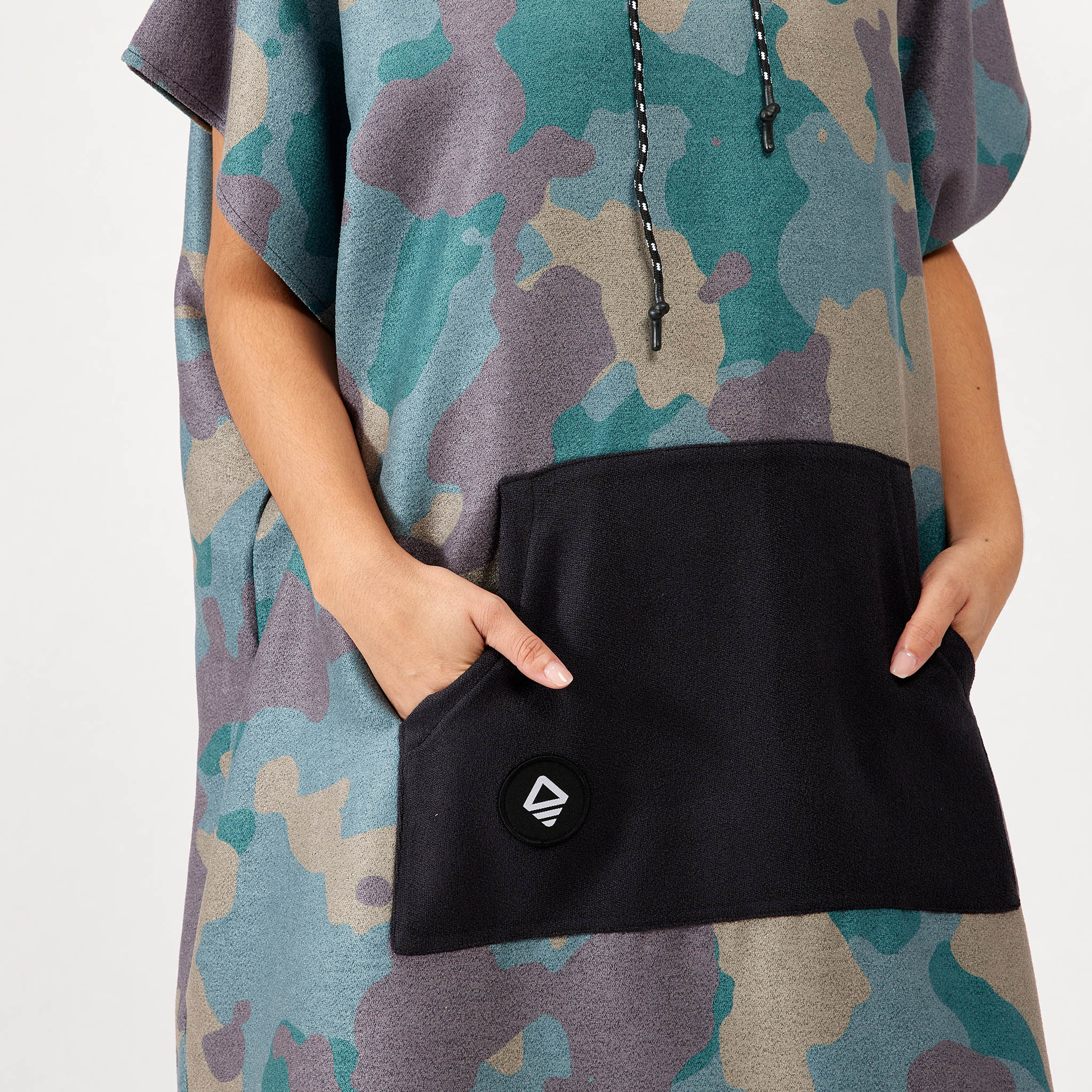 Changing Poncho: Camo Green - Nomadix