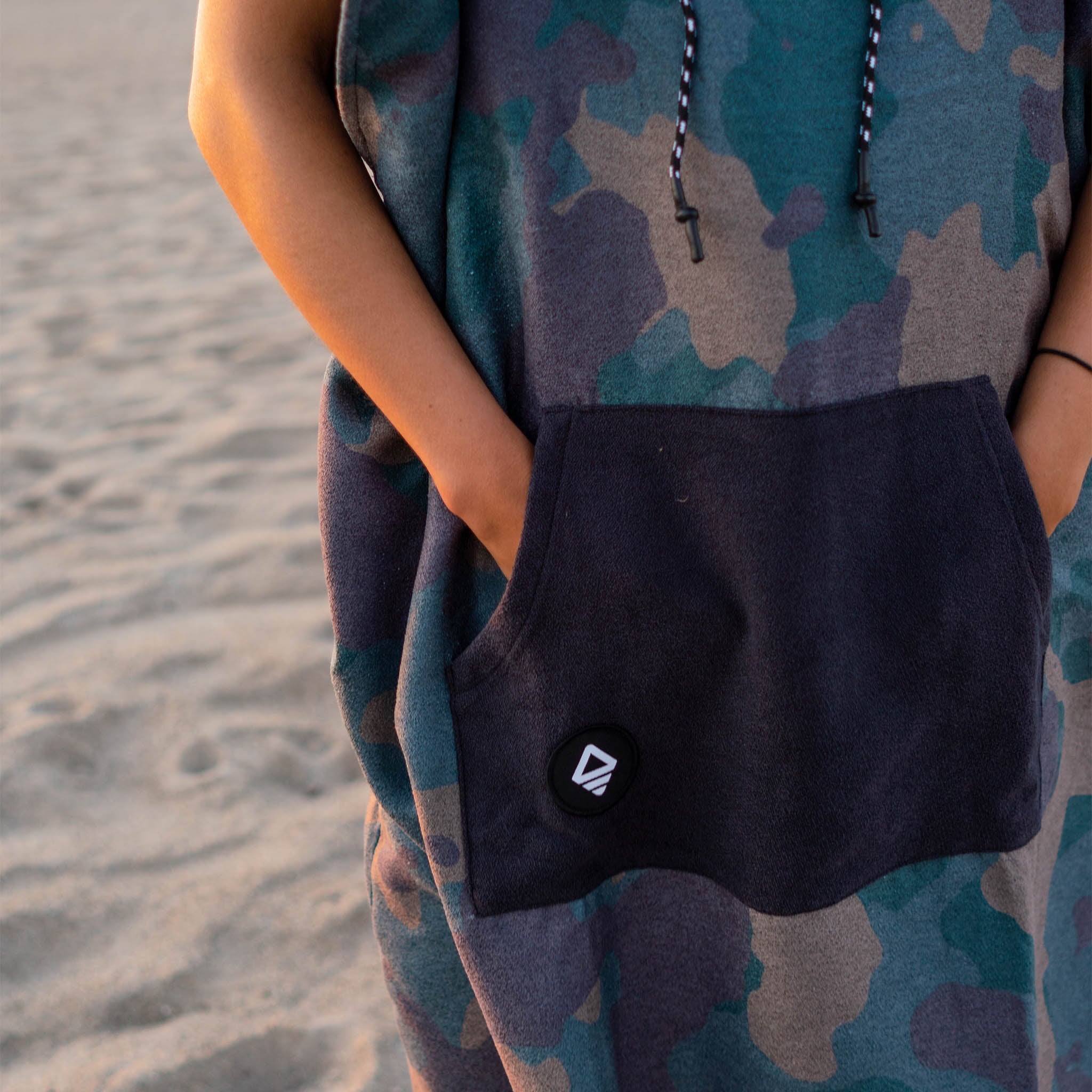 Changing Poncho: Camo Green - Nomadix