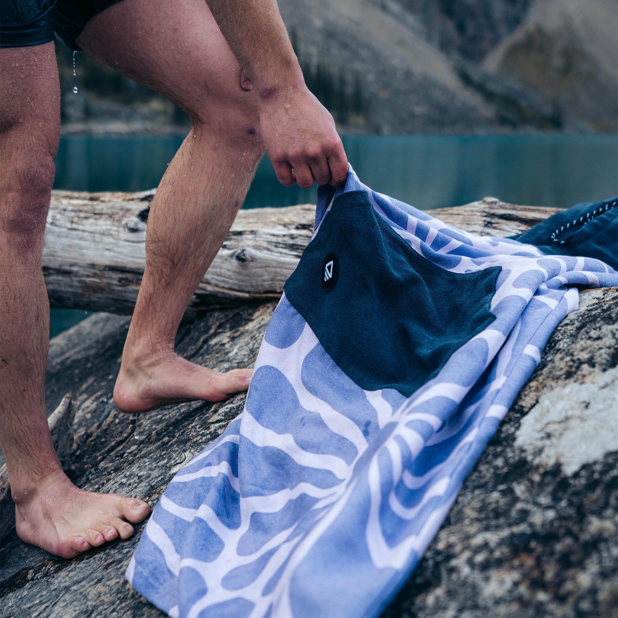 Changing Poncho: Lazy Daisy Dusk - Nomadix