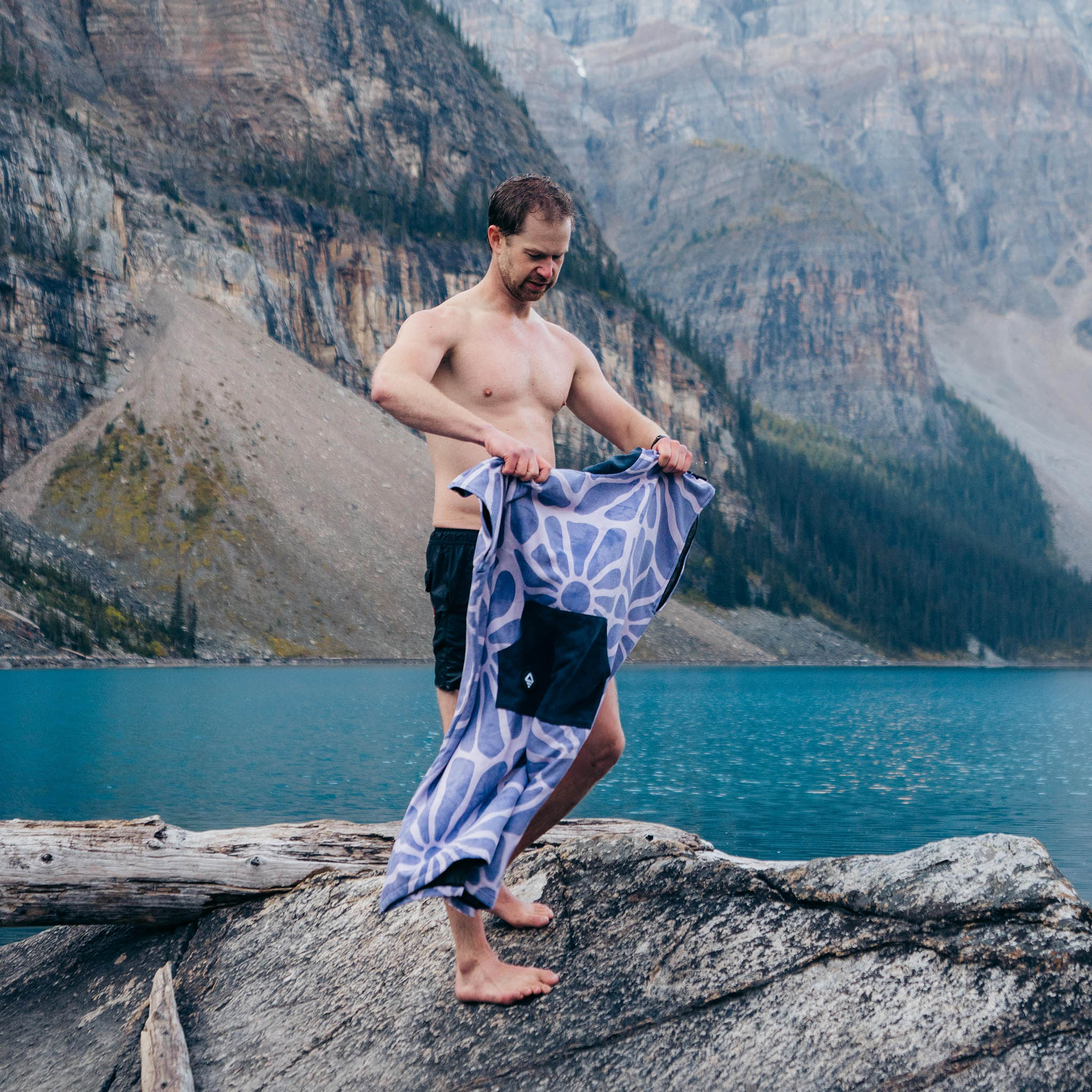 Changing Poncho: Lazy Daisy Dusk - Nomadix