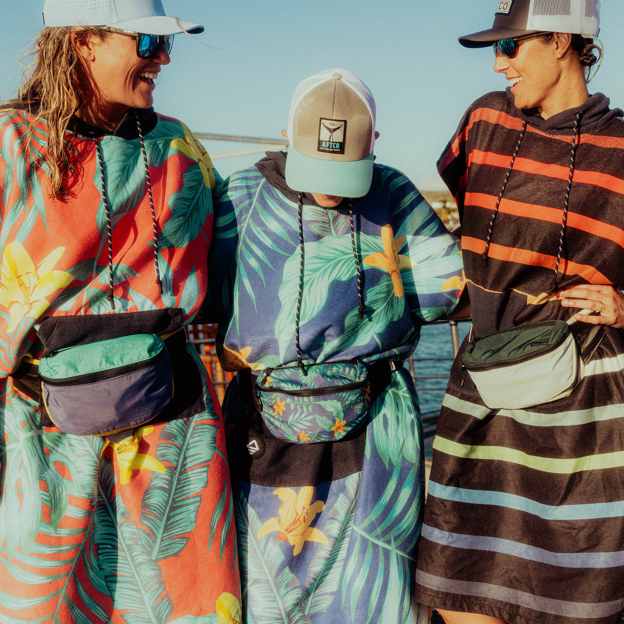 Changing Poncho: Pinstripes Multi - Nomadix
