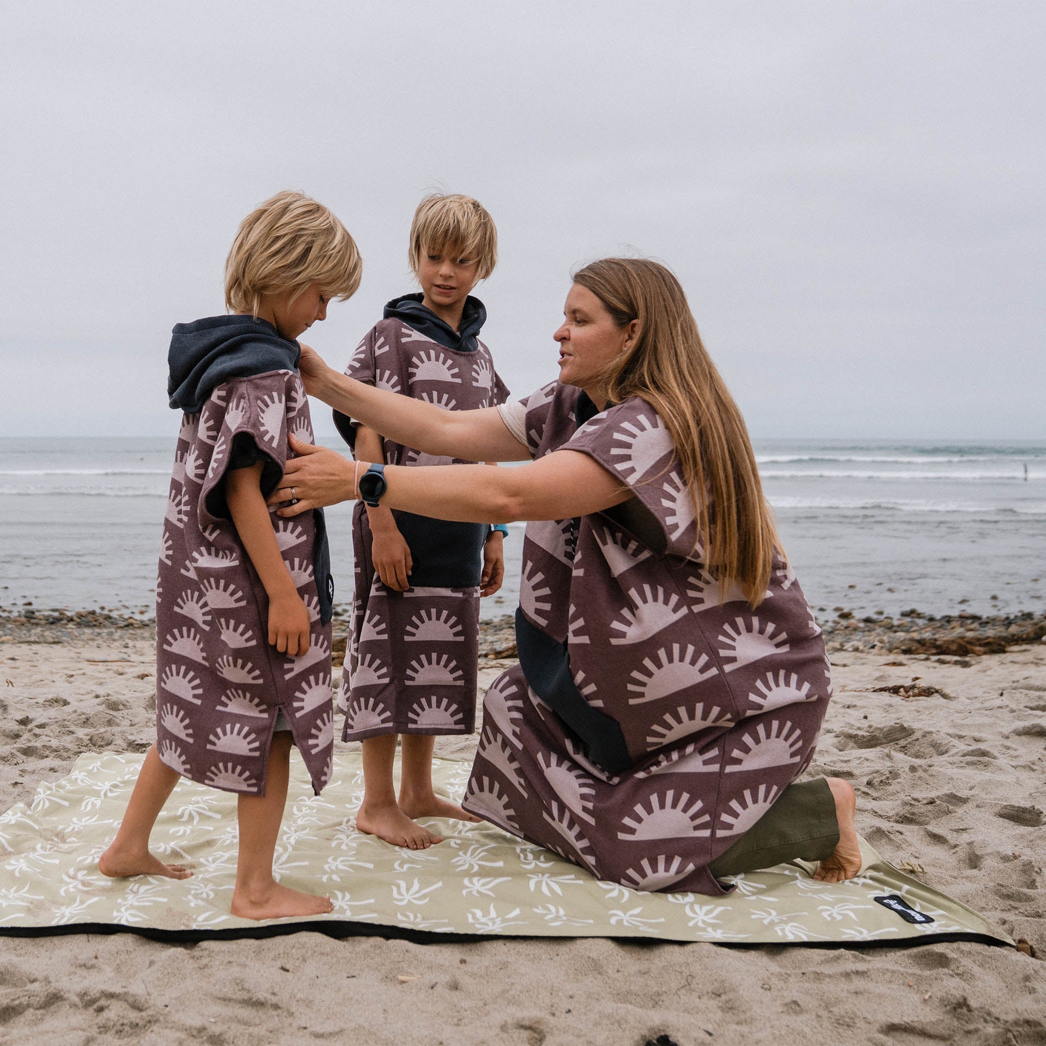 Changing Poncho: Sunshine Burgundy - Nomadix
