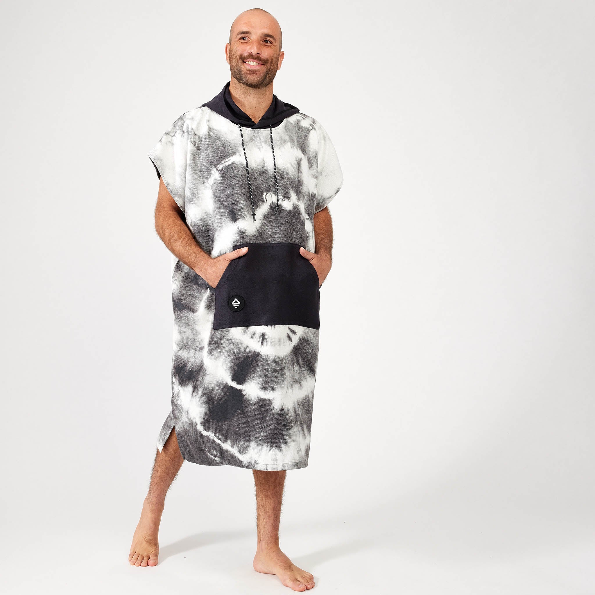 Changing Poncho: Tie - Dye Black and White - Nomadix