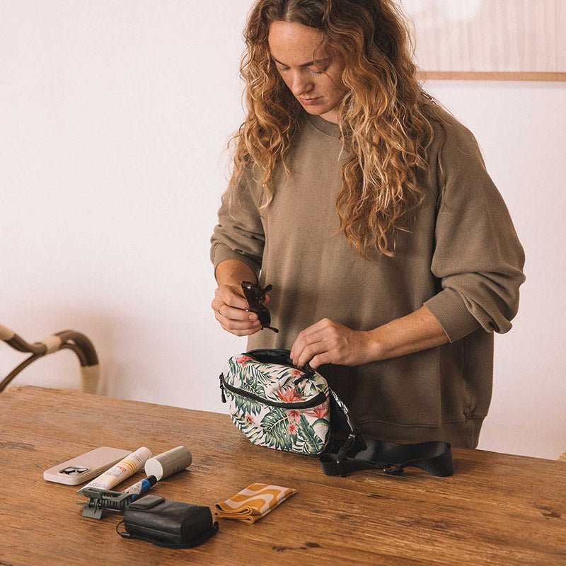 Fanny Pack: Palms Pink - Nomadix