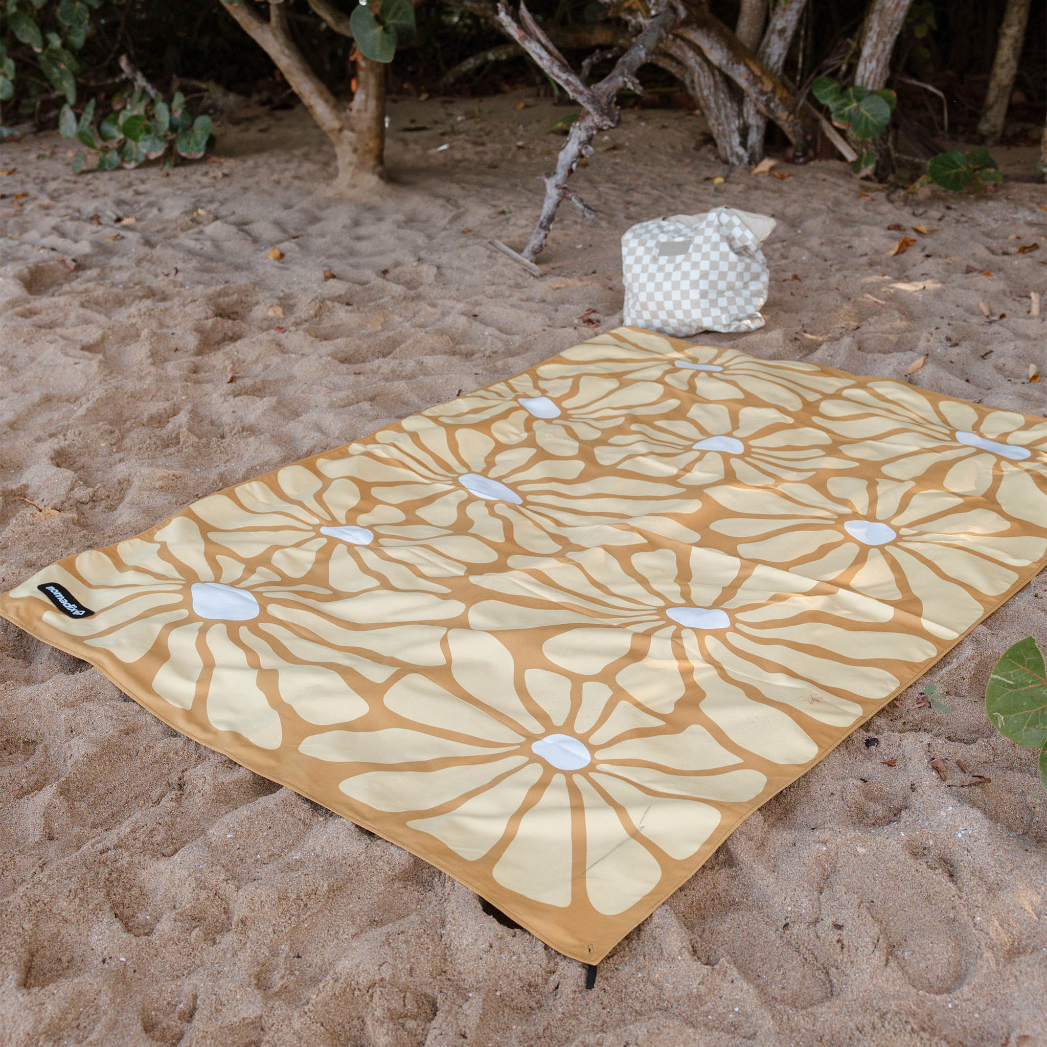 Festival Blanket: Lazy Daisy Gold - Nomadix