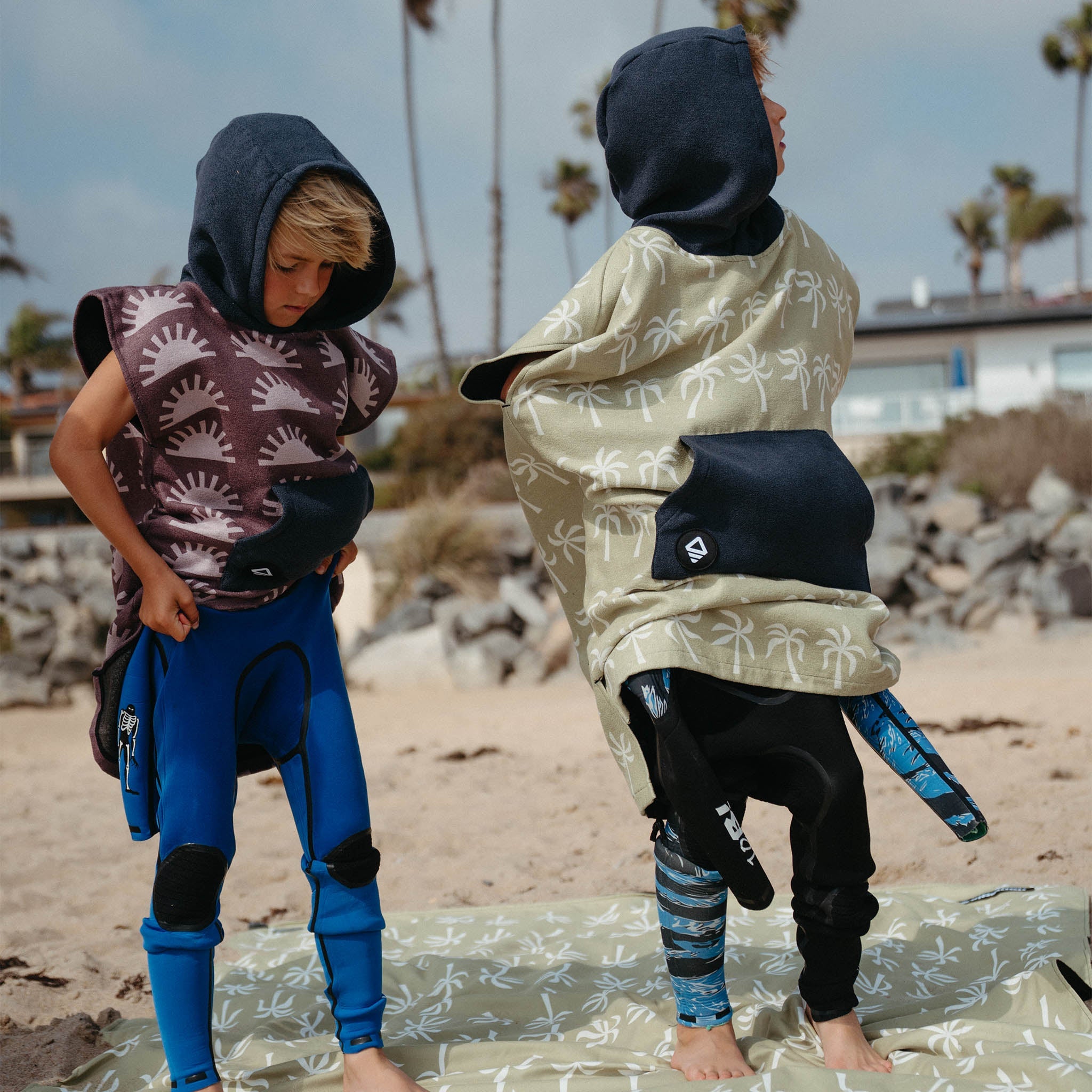 Kids Changing Poncho: Breezy Palms Olive - Nomadix