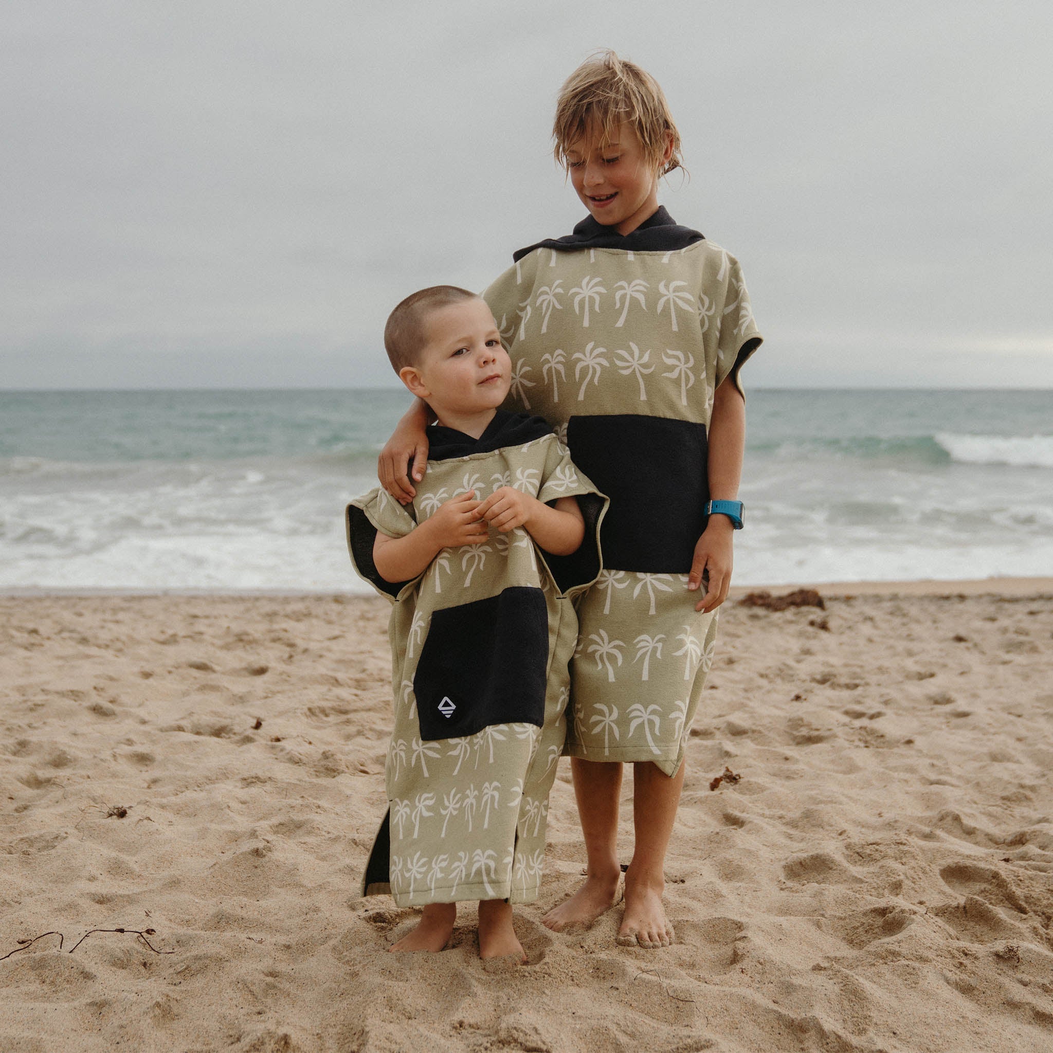 Kids Changing Poncho: Breezy Palms Olive - Nomadix