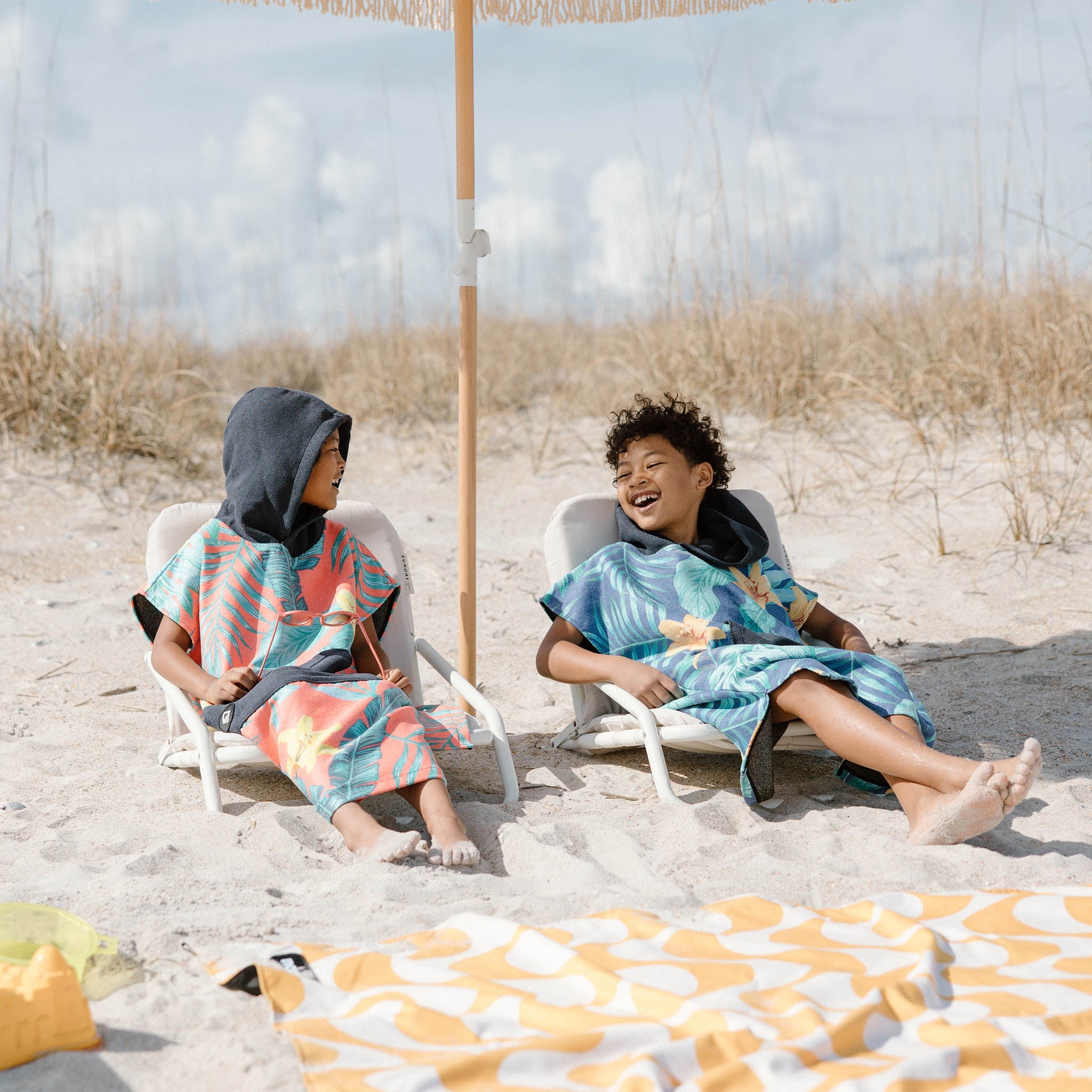 Kids Changing Poncho: Palms Coral - Nomadix