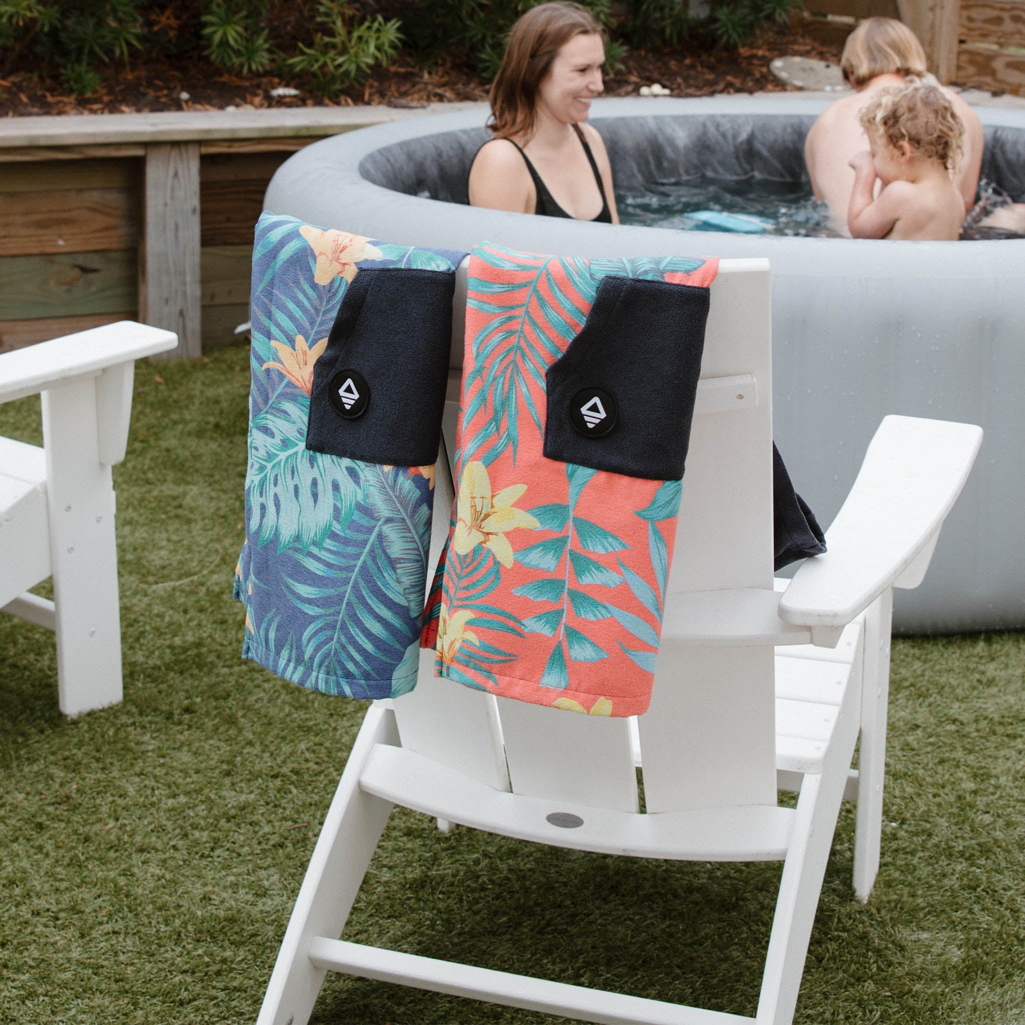 Kids Changing Poncho: Palms Coral - Nomadix