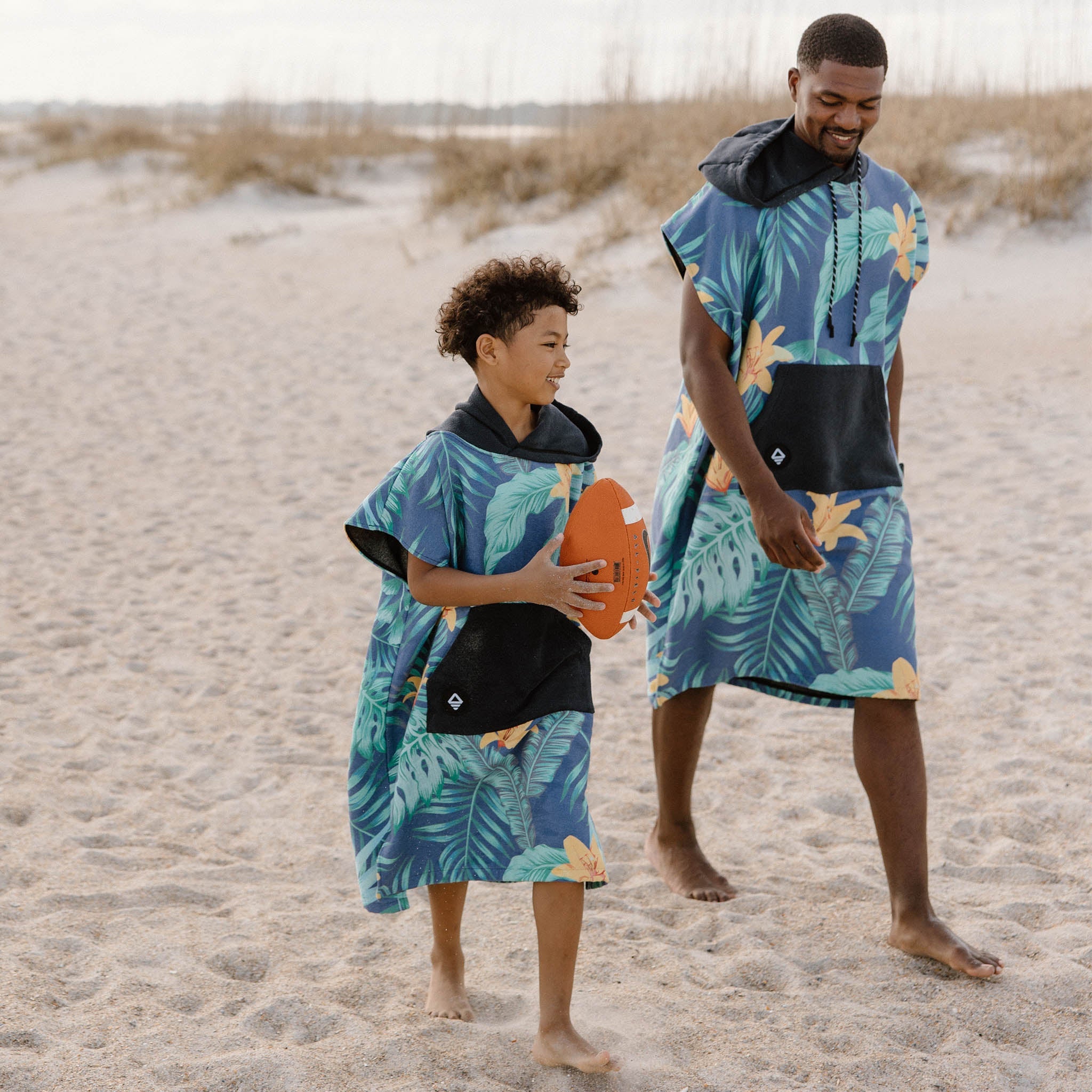 Kids Changing Poncho: Palms Dusk - Nomadix