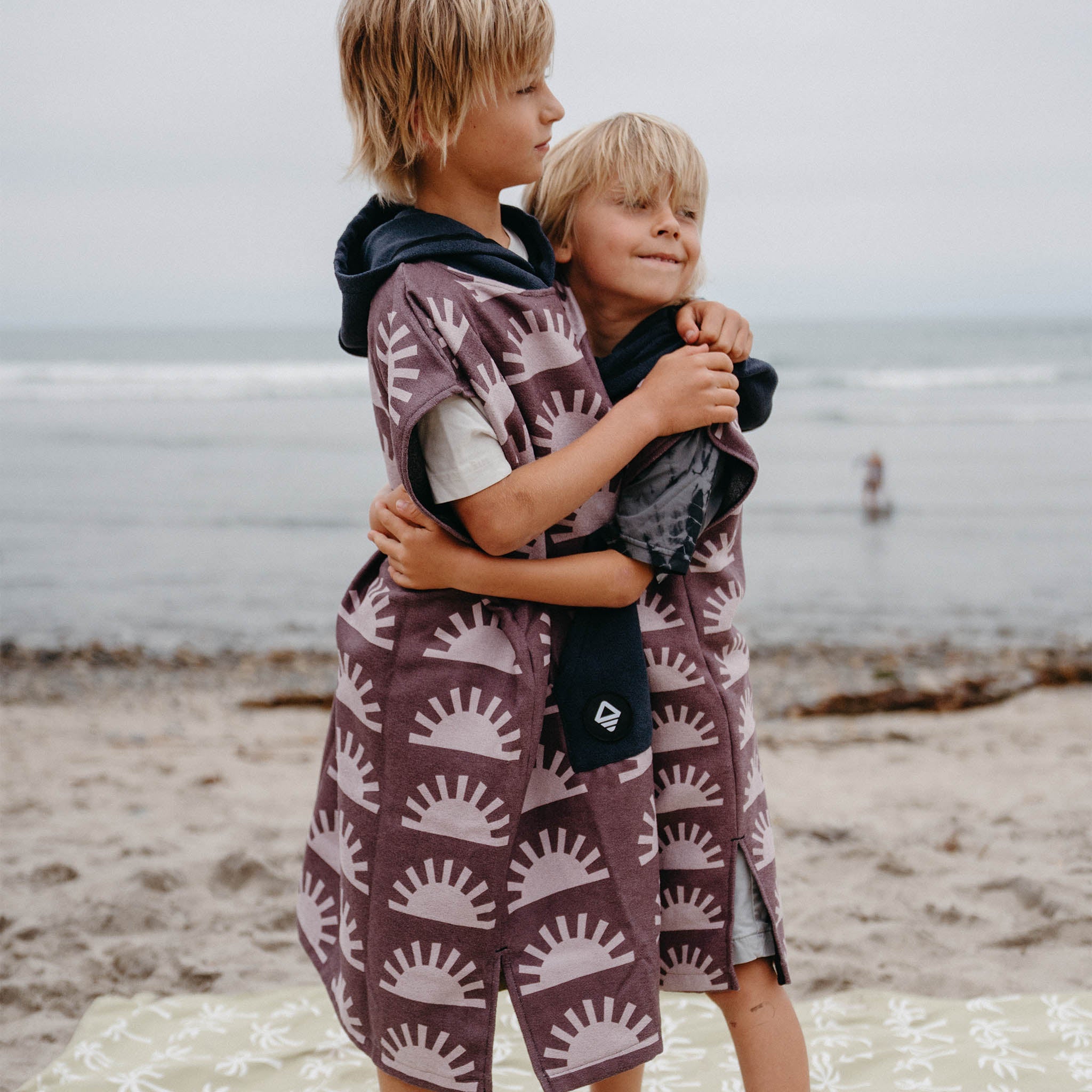Kids Changing Poncho: Sunshine Burgundy - Nomadix