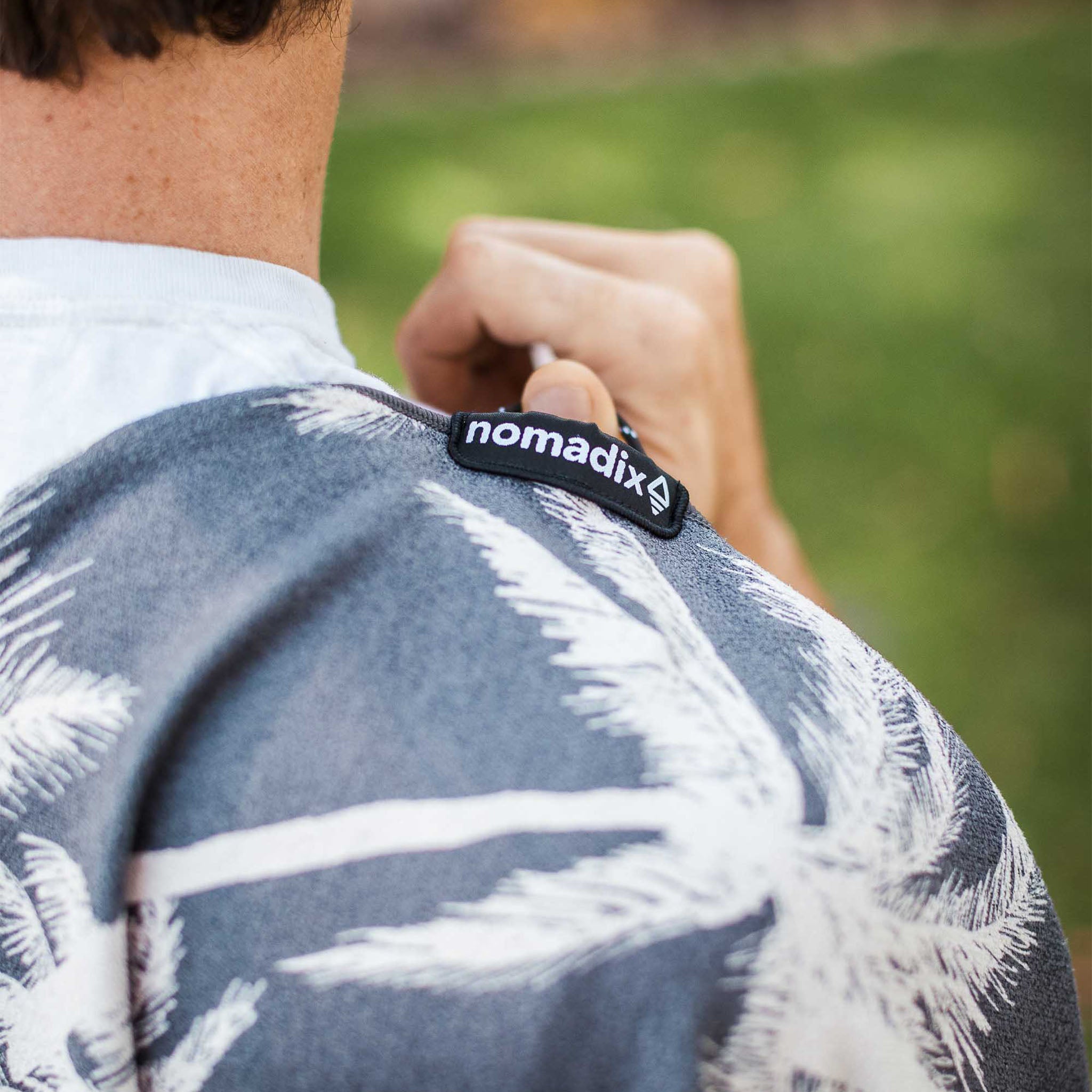 Original Towel: Bunch Palms Black - Nomadix