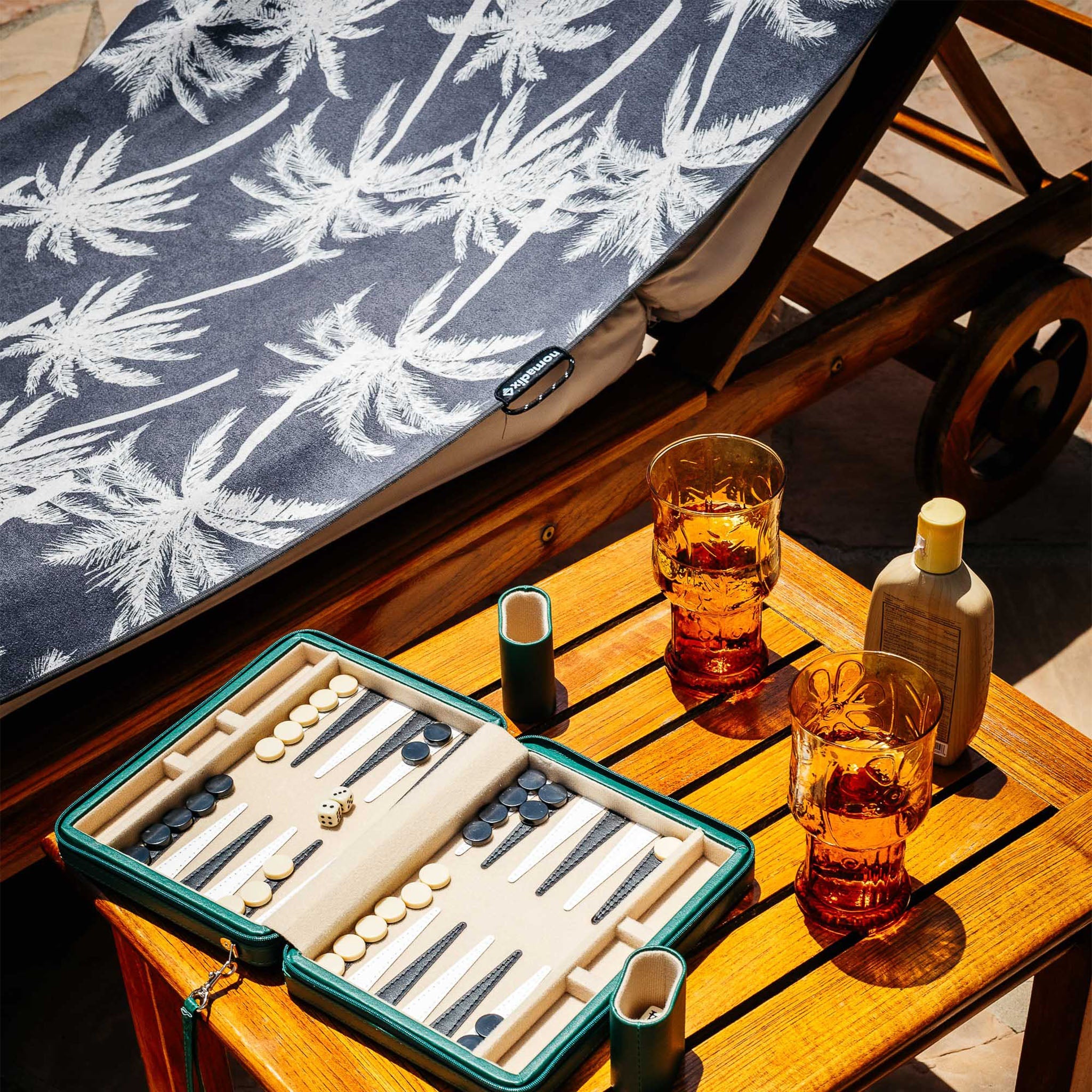 Original Towel: Bunch Palms Black - Nomadix