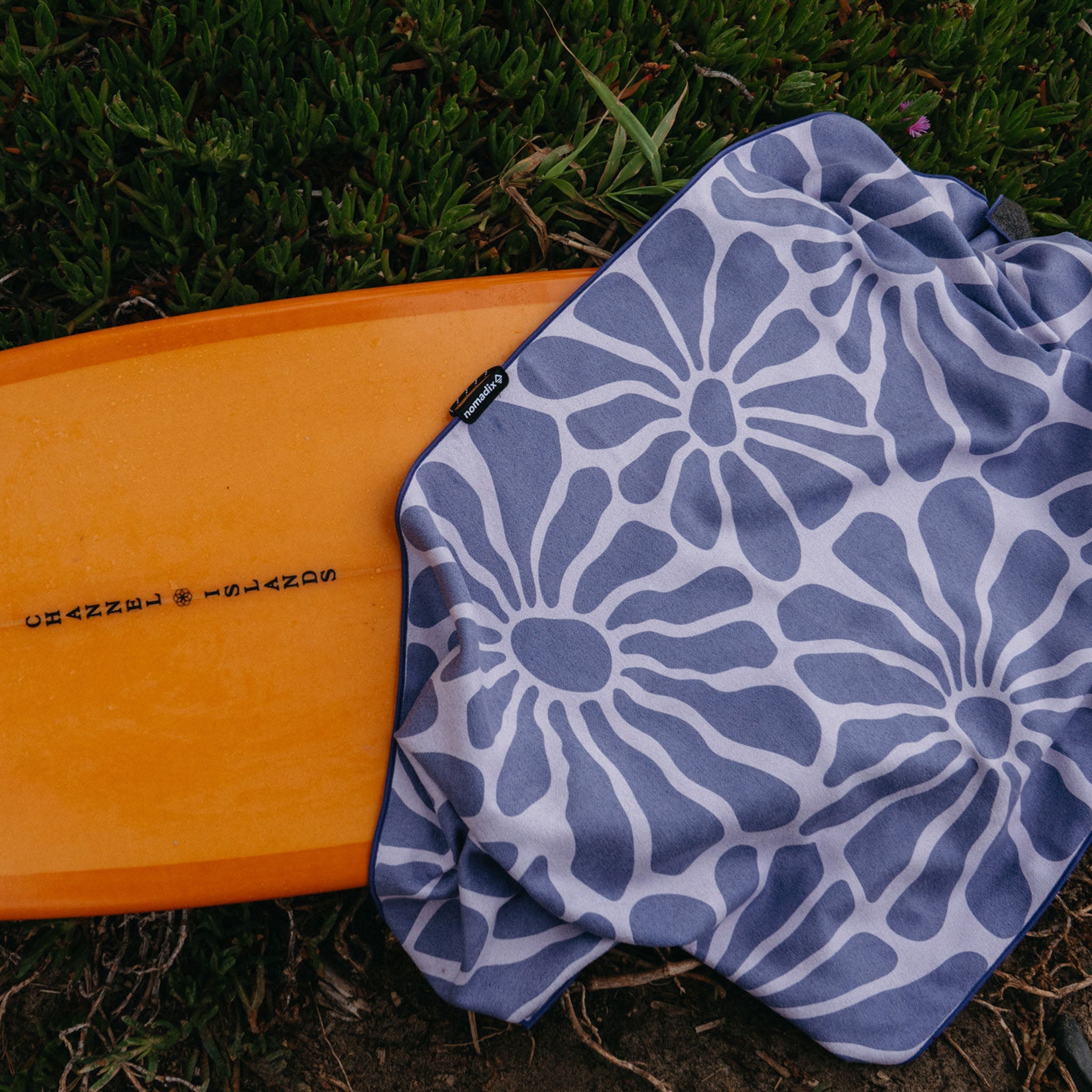 Original Towel: Lazy Daisy Dusk - Nomadix