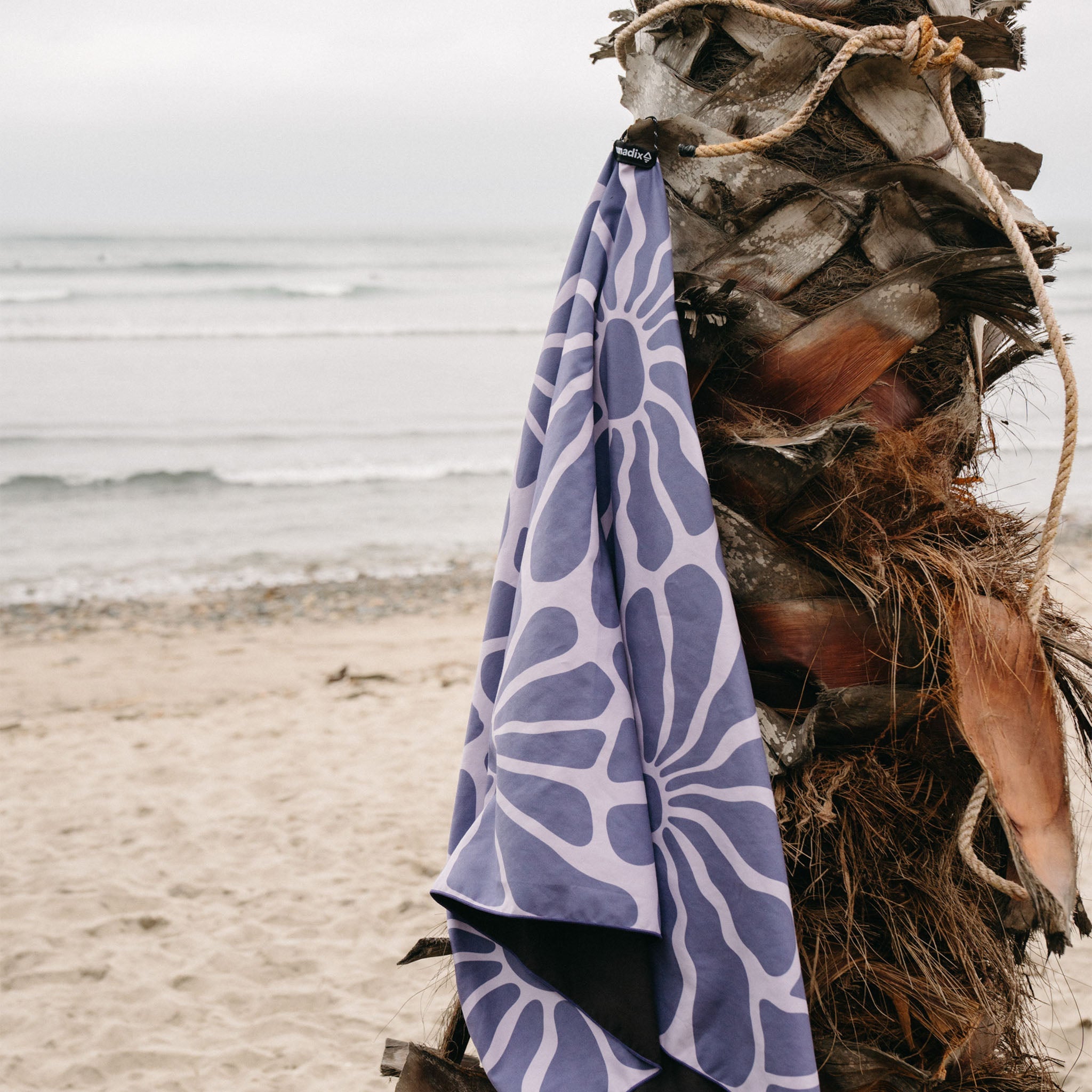 Original Towel: Lazy Daisy Dusk - Nomadix