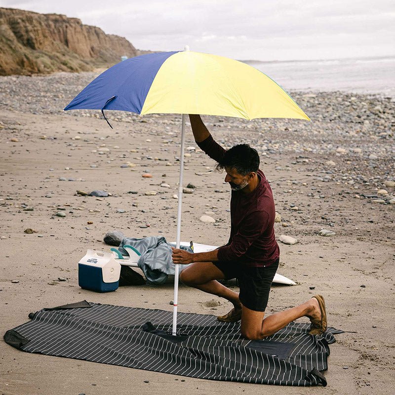 Poncho Towel: Pinner Black - Nomadix