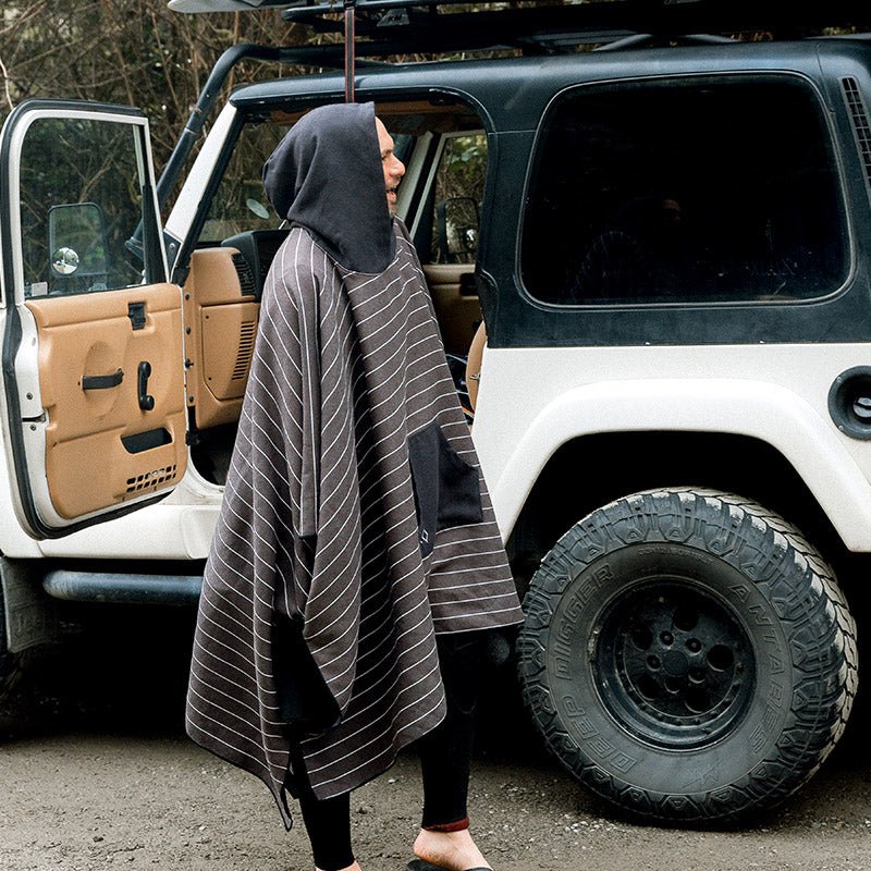 Poncho Towel: Pinner Black - Nomadix