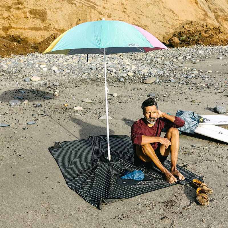 Poncho Towel: Pinner Black - Nomadix