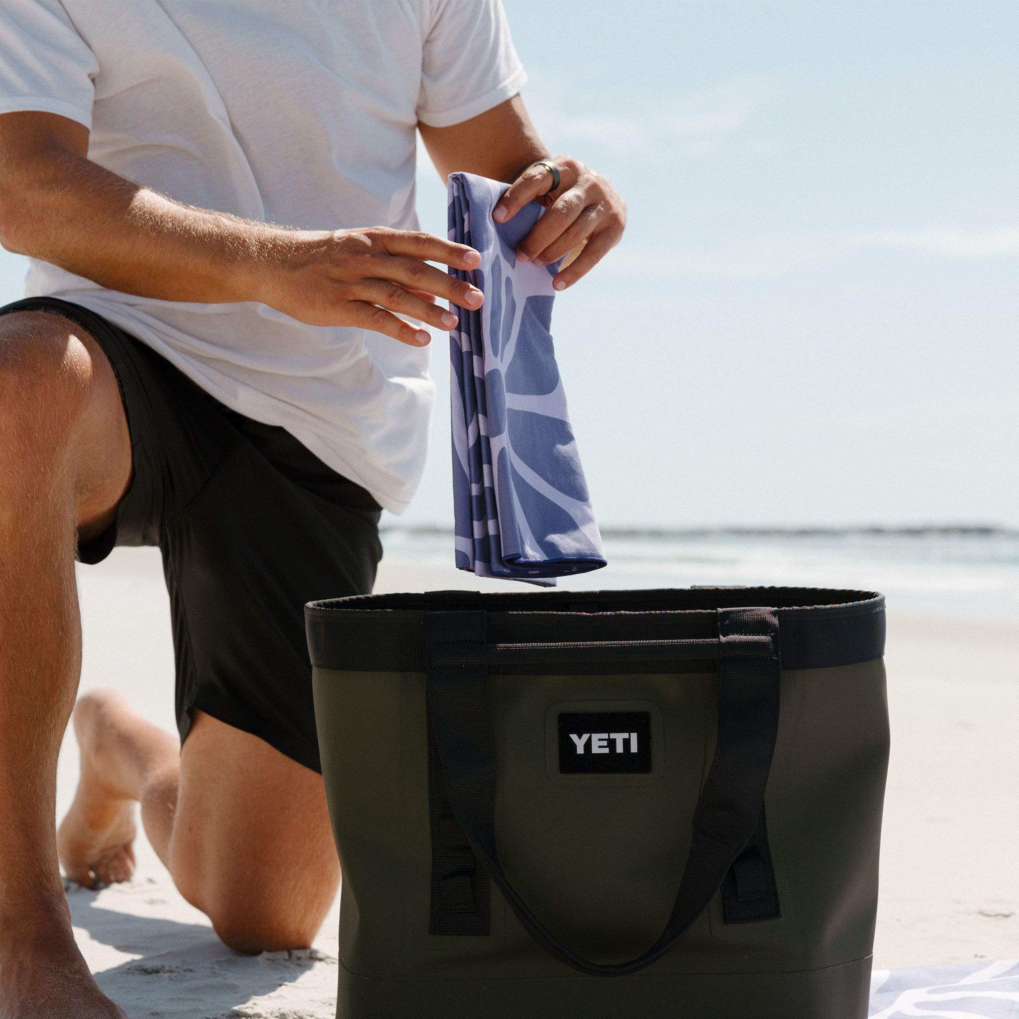 Ultralight Towel: Lazy Daisy Dusk - Nomadix