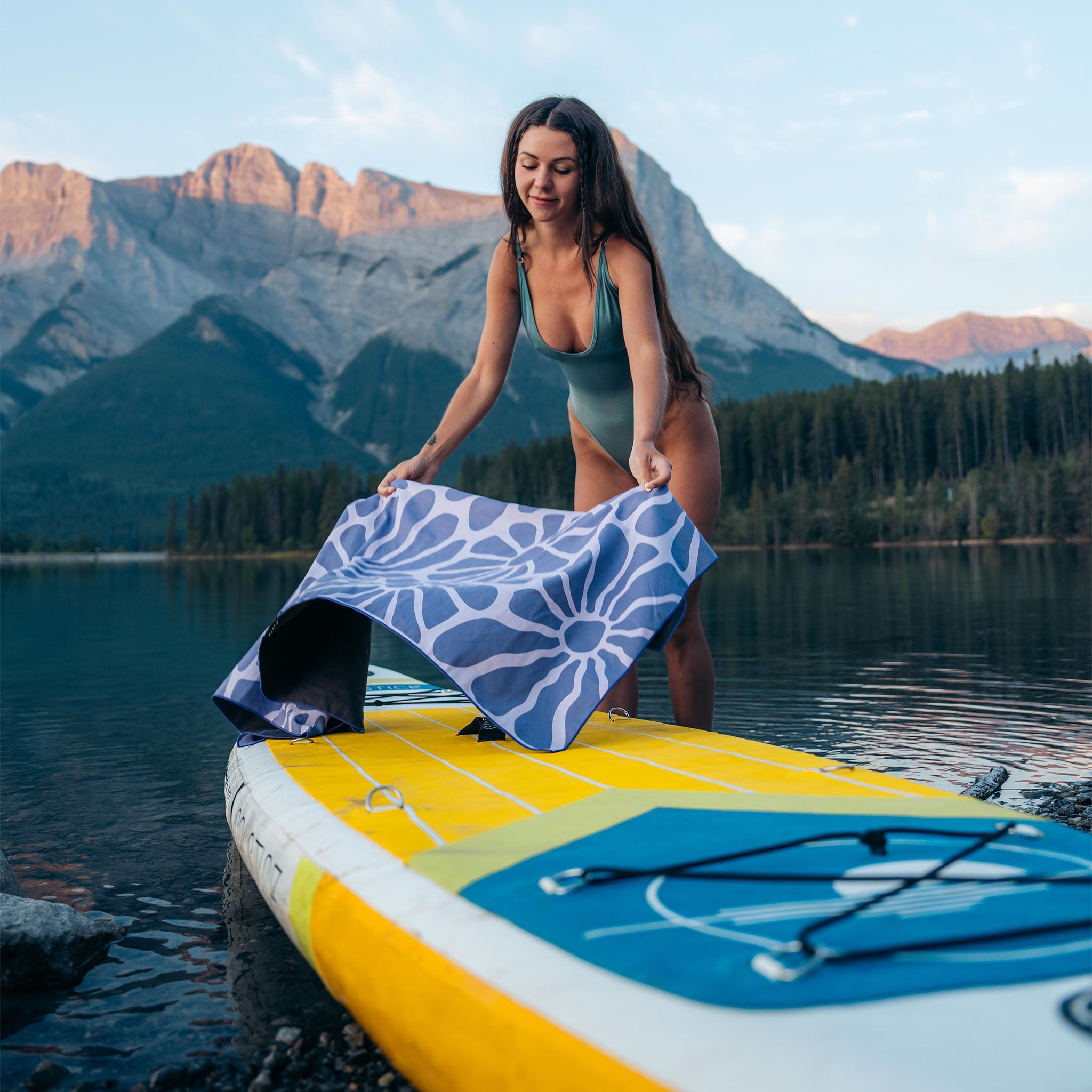 NATURAL MORNING SDX シーツセット 110x200cm Ultralight Towel: Lazy Daisy Dusk - Nomadix