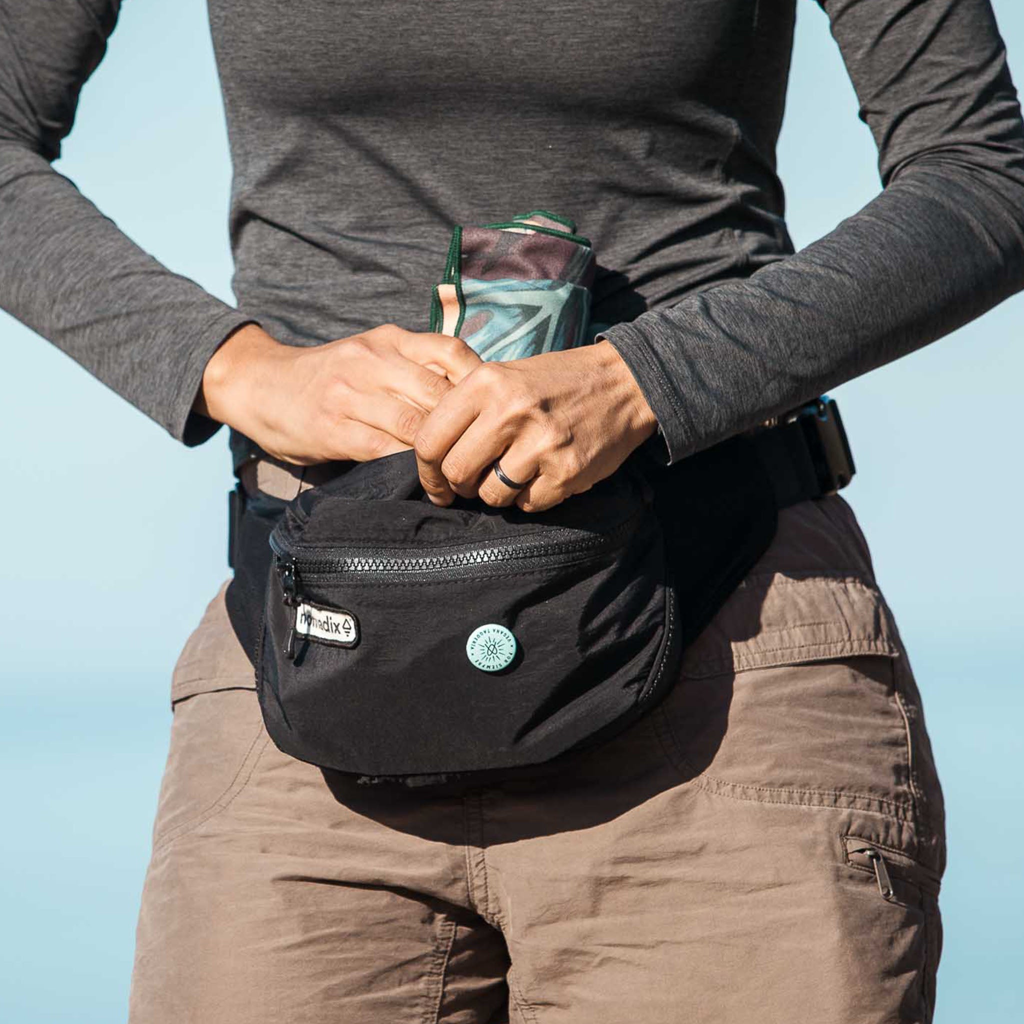 Ultralight Towel: Palms Night - Nomadix