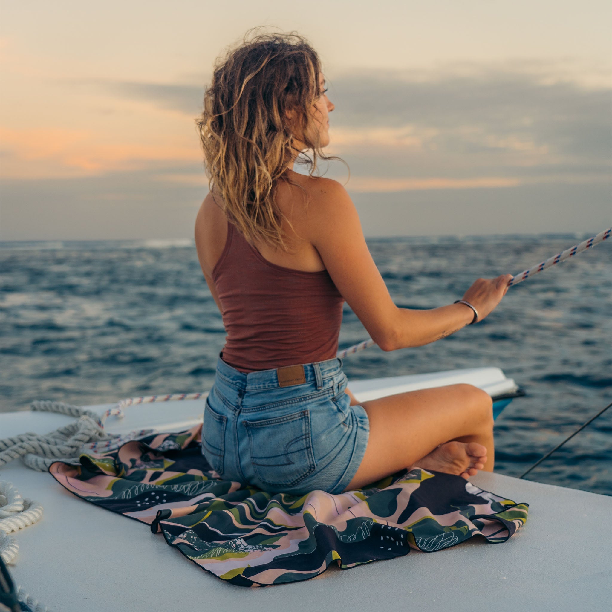 Ultralight Towel: Palms Night - Nomadix